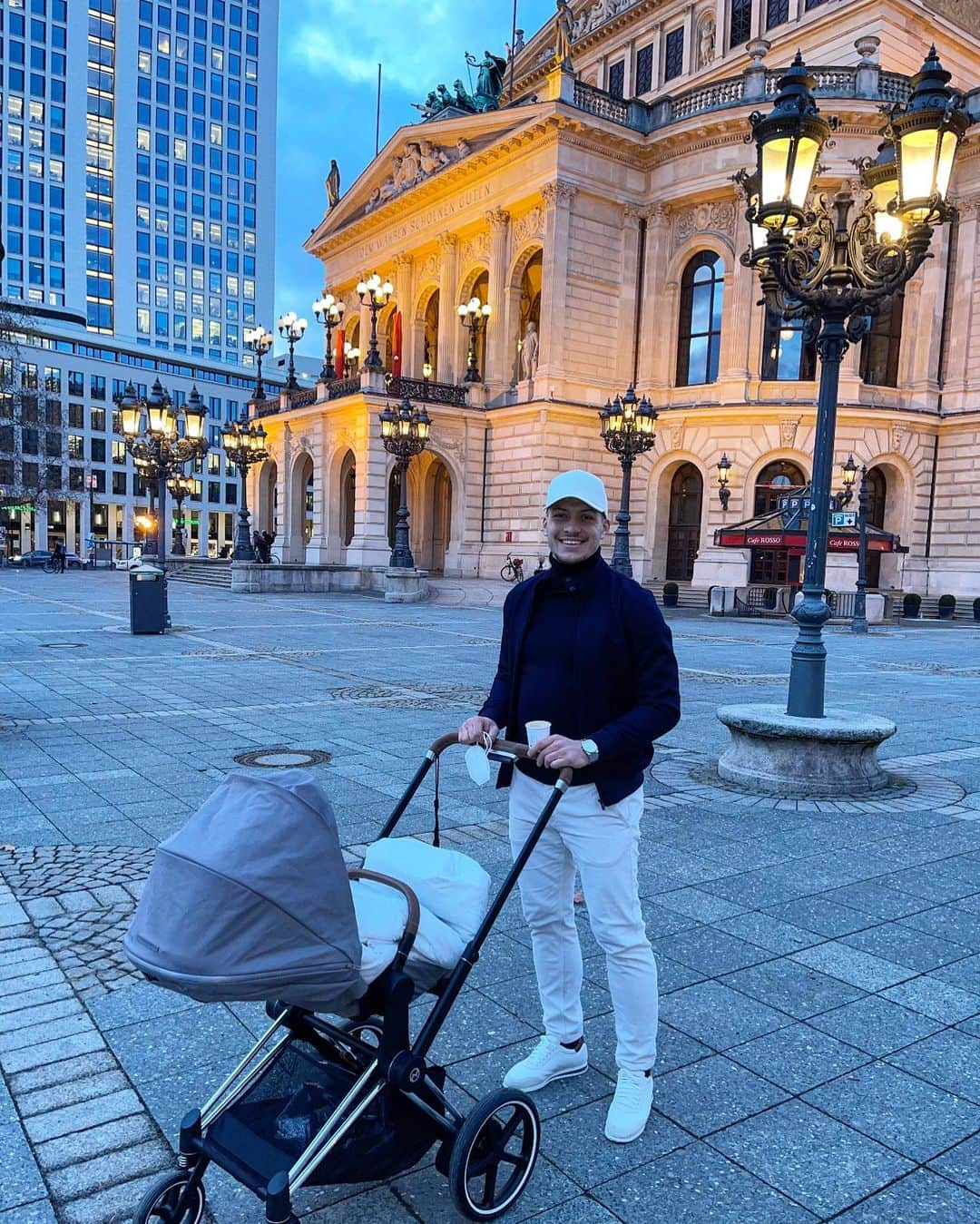 ルカ・ヨヴィッチのインスタグラム：「Father and son time❤️」