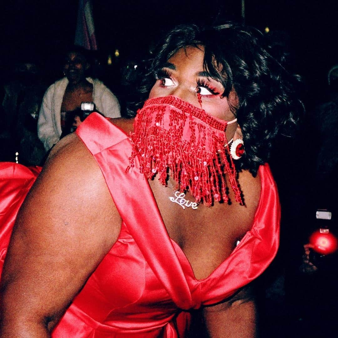 i-Dさんのインスタグラム写真 - (i-DInstagram)「"The world needs to see our existence, for too long, especially in this movement, Black Trans People are being erased.” ⁣⁠ ⁣⁠ Last week, keeping the spirit of these words alive, protestors congregated outside the Stonewall Inn, dressed in red, wearing face masks and, in many cases, ‘turning a look’.⁣⁠ ⁣⁠ Such was the dress code for The Black Trans History Ball, one of many demonstrations that occur every couple of weeks around New York City that are formed “by Black Queer and Black Trans Activists centred on the Acknowledgement of All Black Life”.⁠ ⁣⁠ Hit the link in bio to see photographer @stevenmcontreras' images from last week's demonstration.⁣⁠ ⁣⁠ Details of upcoming demonstrations can be found on @thestonewallprotests ⁣⁠ .⁣⁠ .⁣⁠ .⁣⁠ Text @ryandgwhite⁣⁠ #Stonewall #LGBTQ」2月18日 3時25分 - i_d