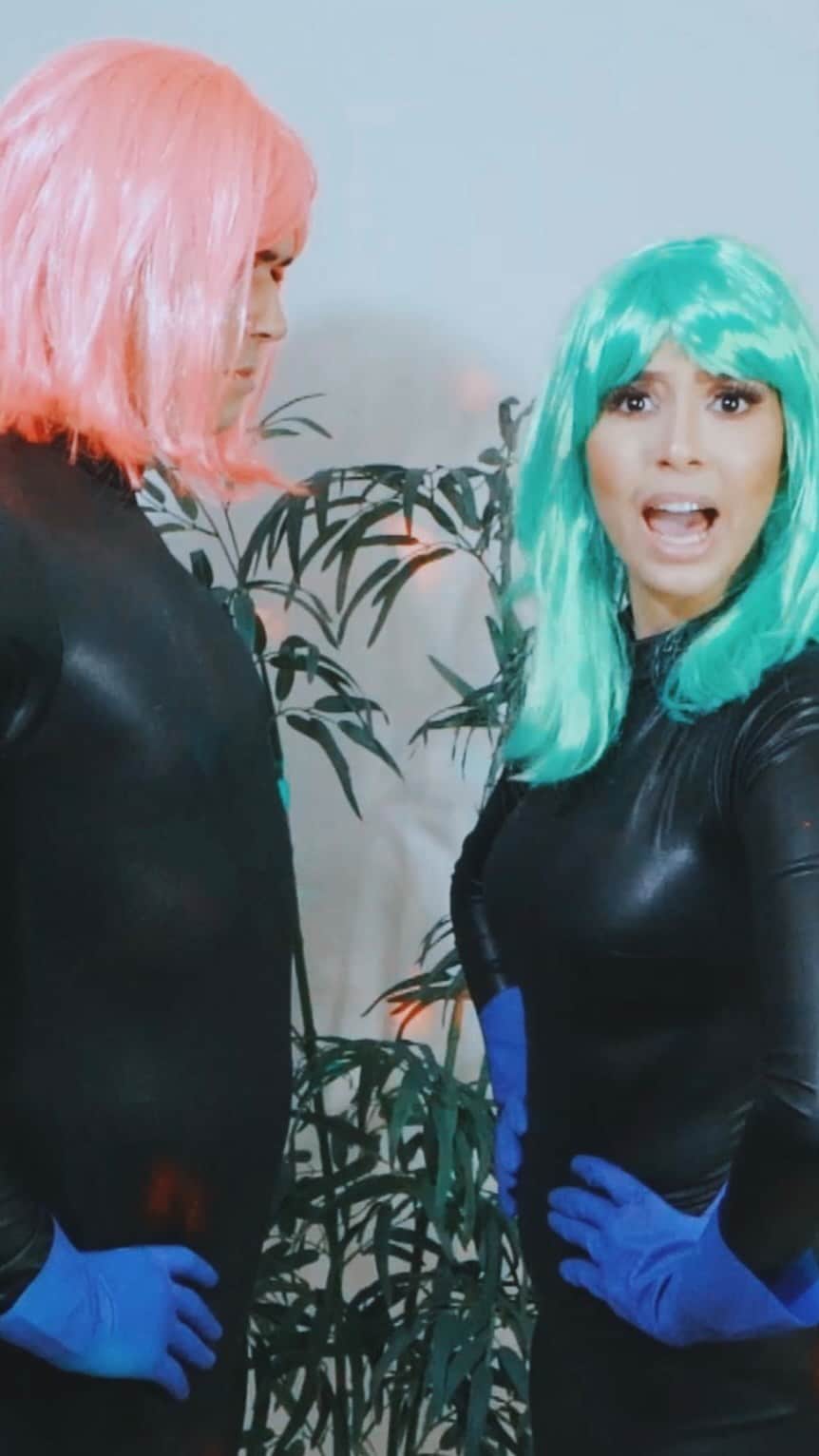 Gabriela Salesのインスタグラム：「Ainda no ritmo do carnavallll, mais uma fantasia pra vocês. Quem lembra dessa? Uó de Uónita, eu de LudRica e Rapha Dog de SnoopDog.😂😂😂 Foi mara esse dia, em 2019. Aqui no Reels só cabem 30s, mas tem o vídeo completo desse dia no IGTV tb.  w/ @abraomeron @raphaelsoux  - #fantasiasrm #videosricademarre」