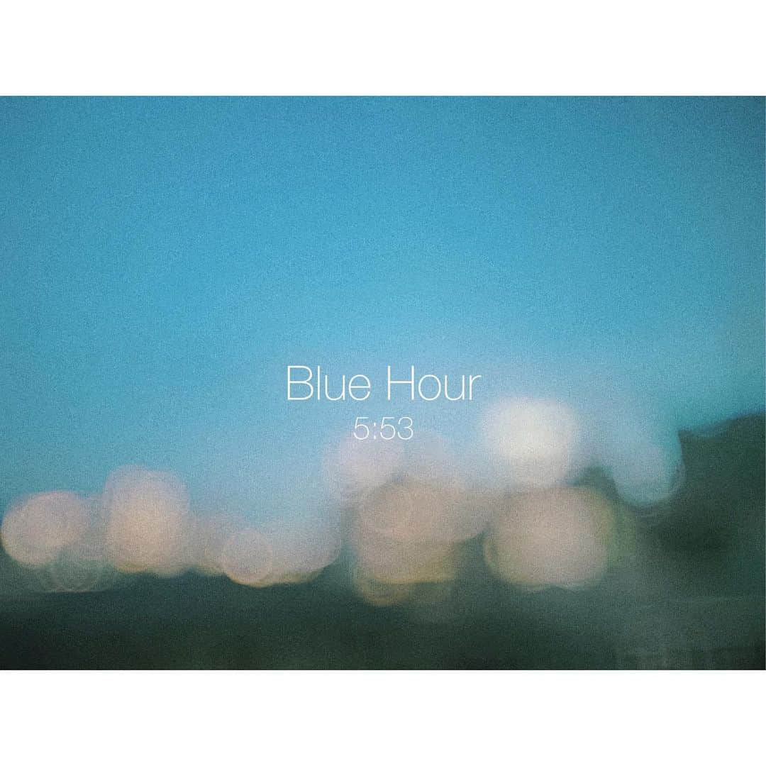 潘めぐみさんのインスタグラム写真 - (潘めぐみInstagram)「Blue Hour  今日の5時53分の空。  #TOMMOROW_X_TOGETHER #TXT #BlueHour #소중한_봄의_추억_데뷔_2주년 #2MagicalYearsWithTXT  あらためて、おめでとう。  そして、たくさんの時間と魔法をありがとう。」3月4日 21時44分 - han_meg_han