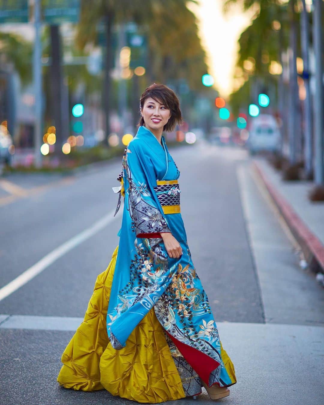 吉田ちかのインスタグラム：「📸: @kentaroterra  Throwback! My kimono dress photo shoot in Beverly Hills! Sueko & Kentaro of @kimono_sk  who work in Hollywood doing costume design and kimono rentals helped me with this amazing look! @akiko.artistry  did my make-up💄✨ It was definitely a photo shoot to remember!! ﻿ ﻿ We’ve been good friends with Sueko and Kentaro, ever since they dressed me up for the Golden Globes! I was looking at past photos and was surprised to see how many times we had met up both in Tokyo and in LA! ﻿ ﻿ I caught up with them on ZOOM the other day and despite everything that’s been happening, they were so positive and inspiring, and passionate as always! Thank you guys!! ﻿ ﻿ 2017年にタイムスリップ！ゴージャスすぎる着物ドレスを着てビバリーヒルズで撮影🌴✨ ハリウッドで衣装デザインや着物のレンタルをされている @kimono_sk のSuekoさんとKentaroさんとの素敵な思い出❤️ @akiko.artistry さんがメイクをしてくれました💄✨﻿ ﻿ お二人とはGolden Globeの振袖の着付け以来とても仲良くさせてもらっていて、過去の写真を見てたら、かなりの頻度で会っててびっくり！LAとTokyo、お互いがどちらかに行く度に会ってました😊﻿ ﻿ そんなお二人と先日ZOOMでハリウッドの現状やLAでの生活、日本文化の発信について色々と聞かせてもらいました！大変な状況の中、全くブレない二人の情熱と前向きな姿に沢山の元気をもらいました！YouTubeにアップしてますので、よかったら見てください💕」