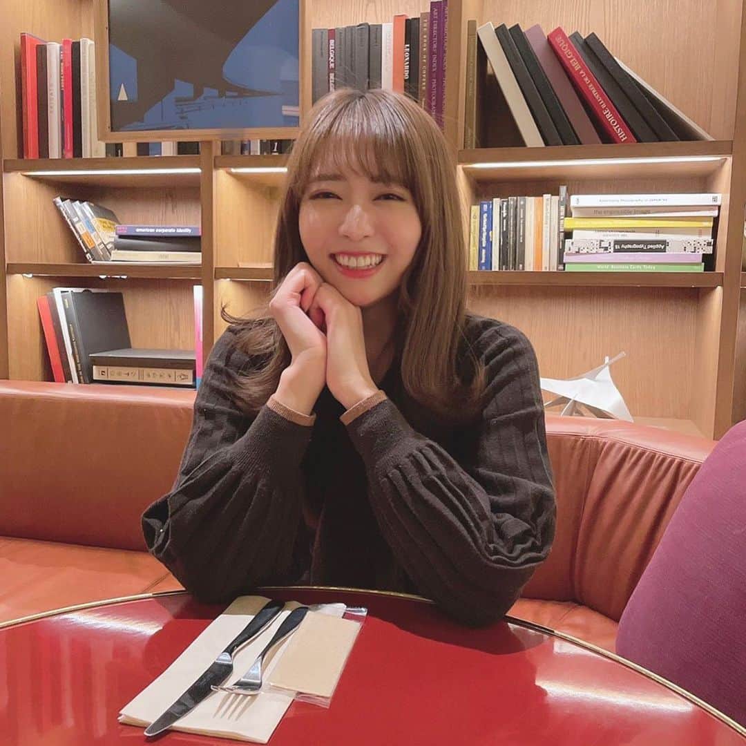 のインスタグラム：「パンケーキ食べてニコニコ🥞☺︎ #bills #パンケーキ #lilybrown #粉我 #fff #좋아요」
