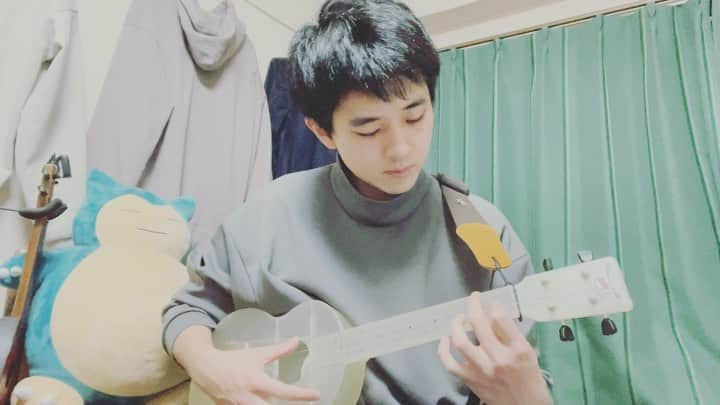 岡田竜（岡田桜井）のインスタグラム：「レミオロメン-3月9日  #ウクレレ #ソロウクレレ #ukulele #3月9日 #もうそんな時期 #めちゃくちゃ久しぶりのウクレレ #次はまた一年後かな」