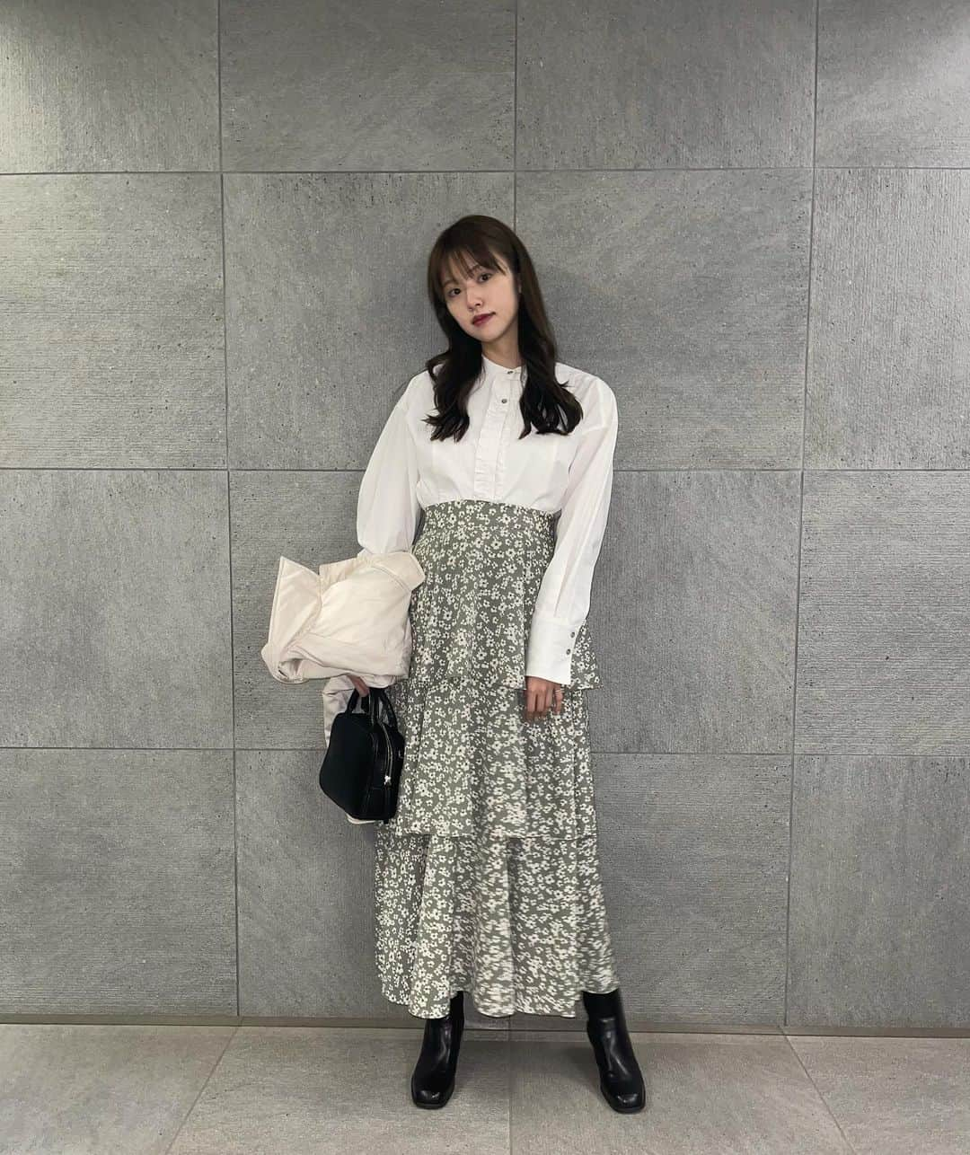 鈴木ゆうかさんのインスタグラム写真 - (鈴木ゆうかInstagram)「. . 私服 Skirt : @kol.japan  Outer： @zara  Tops： @lily_brown_official  Bag： @vasic_japan  . 春はじめました🌸 . スカートは @kol.japan  . Tシャツとかに合わせても可愛く見えるよう ボリュームを出し、少しハイウエストにして 形にもとてもこだわりました 個人的にもかなりお気に入り！！！ カラーは白×紫とこれの2色展開です！  3月17日から予約販売スタートだよ  おたのしみにしていてください👗🤍」3月4日 22時39分 - yuu_pl