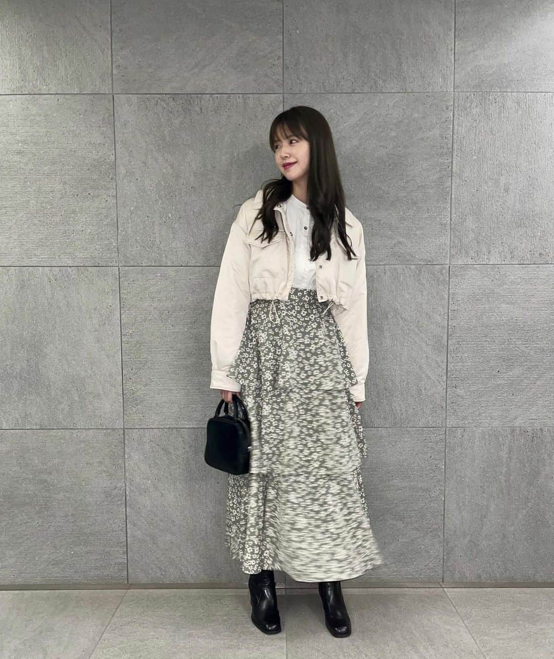 鈴木ゆうかさんのインスタグラム写真 - (鈴木ゆうかInstagram)「. . 私服 Skirt : @kol.japan  Outer： @zara  Tops： @lily_brown_official  Bag： @vasic_japan  . 春はじめました🌸 . スカートは @kol.japan  . Tシャツとかに合わせても可愛く見えるよう ボリュームを出し、少しハイウエストにして 形にもとてもこだわりました 個人的にもかなりお気に入り！！！ カラーは白×紫とこれの2色展開です！  3月17日から予約販売スタートだよ  おたのしみにしていてください👗🤍」3月4日 22時39分 - yuu_pl