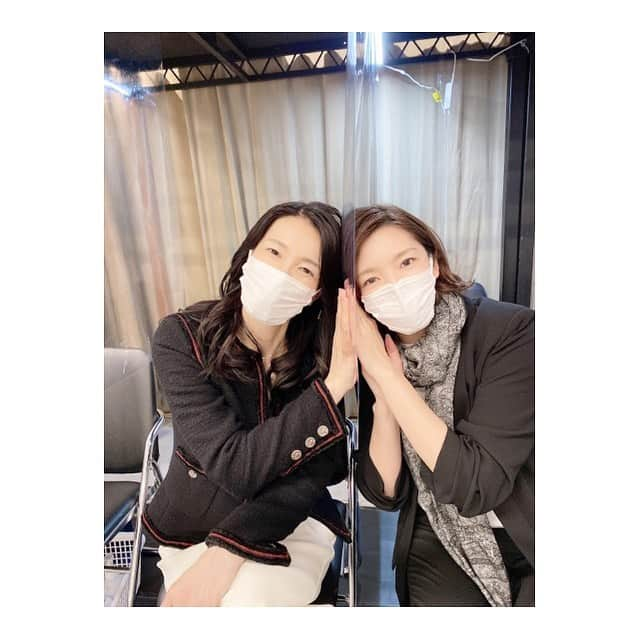 瀬奈じゅんさんのインスタグラム写真 - (瀬奈じゅんInstagram)「﻿ ﻿ まさちゃーん！！﻿ ﻿ やっぱり落ち着くこの感じ……何なんでしょう。﻿ 現役当時「オサアサ」とか呼ばれてる事なんて知りもしなかった私達。﻿ 私にとっては光栄な事です。﻿ ﻿ いつも当たり前のように一緒にいて、いつも当たり前のように悪い事して……でも何故か怒られた事はない。﻿ でも一回だけ、当時の組長、星原先輩に怒られかけた。﻿ ﻿ 星「ちょっと！アサとオサコ！！」﻿ ま「オサです……(無)」﻿ 私「アサコです……(無)」﻿ 星「……爆笑」﻿ ﻿ その後星原先輩は何を怒るのかを忘れ、私達は難を逃れました。﻿ ﻿ ラッキー。﻿ ﻿ ﻿ #春野寿美礼 さん﻿ #オサアサ　﻿ #アサとオサコ　﻿ #私達は怒られない　﻿ #怒られるのはいつだって　﻿ #矢吹翔 さん﻿ #貴月あゆむ さん﻿ #あんた達がやらせてる …と。﻿ #ラッキー ‼︎笑　﻿ #お心の広い上級生に感謝　﻿ #瀬奈じゅん」3月4日 22時57分 - junsena_official