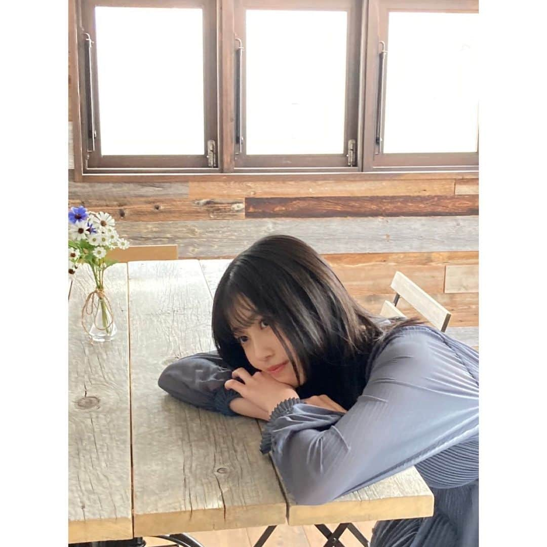 BEYOOOOONDSさんのインスタグラム写真 - (BEYOOOOONDSInstagram)「こんにちは！ #西田汐里 です🐣  本日発売の『週刊ファミ通』さんに掲載していただいています✨  大人っぽいと可愛いで撮っていただきました！ (ここまで高いツインテールは初めて👀)  ぜひゲットしてね💭  #BEYOOOOONDS #ファミ通 #ハロ通」3月4日 14時24分 - beyooooonds_official