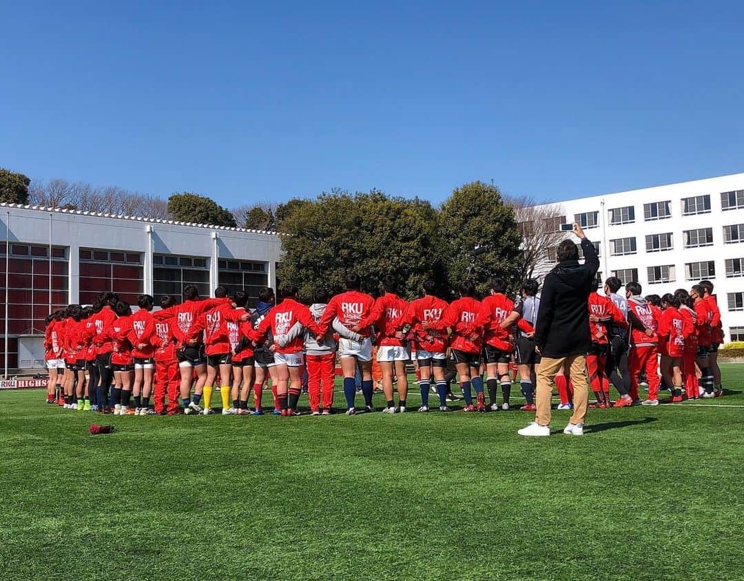 竹内里奈さんのインスタグラム写真 - (竹内里奈Instagram)「🏉明日のシャキットで、 花園でベスト8と結果を残し たくさんの感動をくれた✨ 流経大柏ラグビー部、卒部式の特集を放送します☺️ ・ 東芝ブレイブルーパスに入りトップリーグに進む ディアンズ・ワーナー選手も登場です！✨ ・ 秋の大会からずっと取材してきたので、 別れの春、卒業‥🌸 選手たちの絆と熱い想いに、ぐっときてしまいました😢 明日5日(金)7:30〜☀️ テレビ埼玉・テレビ神奈川でもご覧いただけます☺️ ・ ・ #シャキット #チバテレ #テレビ神奈川 #tvk #テレビ埼玉 #テレ玉 #ラグビー #高校ラグビー #ラガーマン #トップリーグ #流経大柏 #流経大柏ラグビー部 #卒業式 #ラグビー好き」3月4日 16時16分 - rina.takeuch