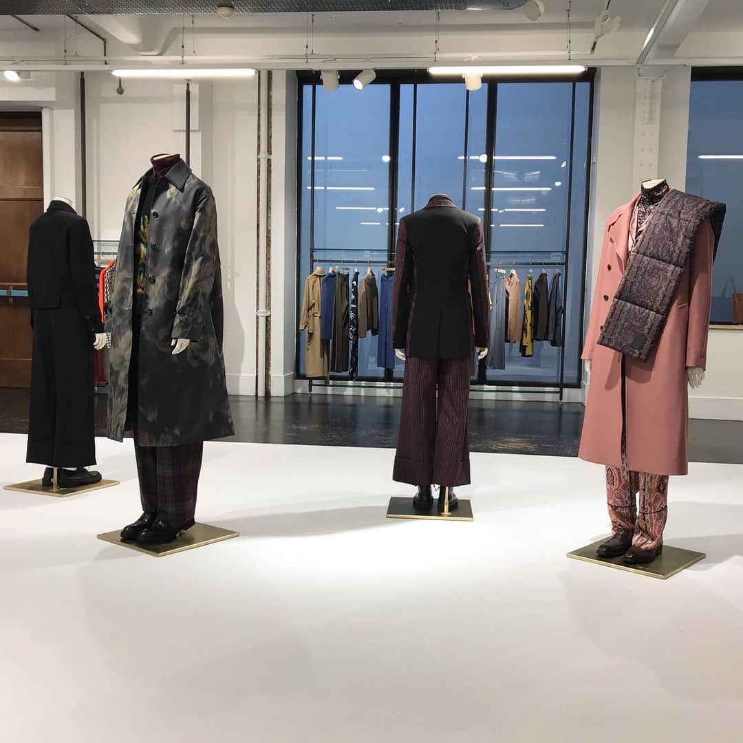 Paul Smithさんのインスタグラム写真 - (Paul SmithInstagram)「Yesterday I launched my new autumn/winter womenswear collection. As you might expect there is lots of outerwear in the collection. After all, right now everyone needs a coat to throw over their silk jim-jams when they’re popping to the shops, don’t they.  See more from the collection over on @paulsmithdesign. #takenbyPaul」3月4日 16時40分 - paulsmith