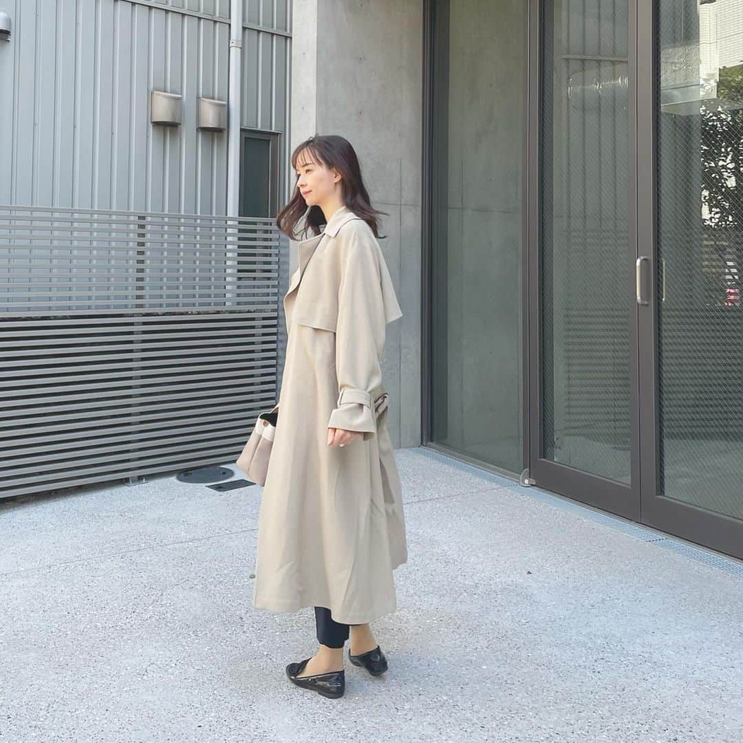 乙黒えりのインスタグラム：「今日は暖かった♡ 春だね🌸 トレンチコート下ろしました！  #coat @rope_jp  #bag @breath_topkapi」