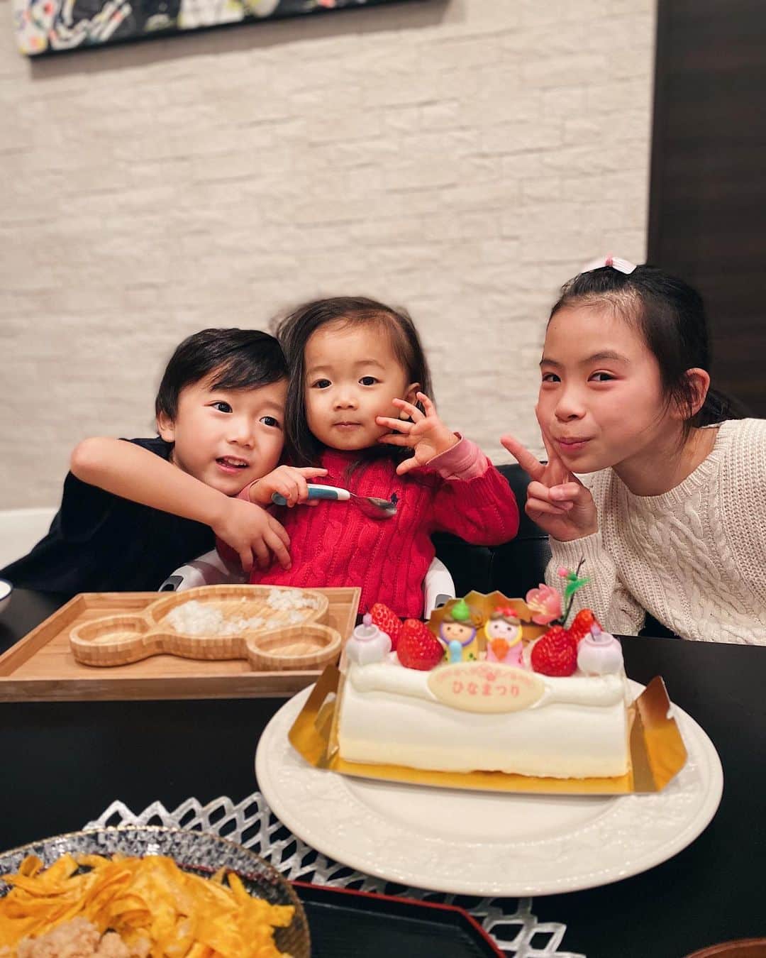 谷口紗耶香のインスタグラム：「ひなまつり🎎　ひながドンドン大きくなっちゃって寂しいわ〜🤣🤣💕 #2021」