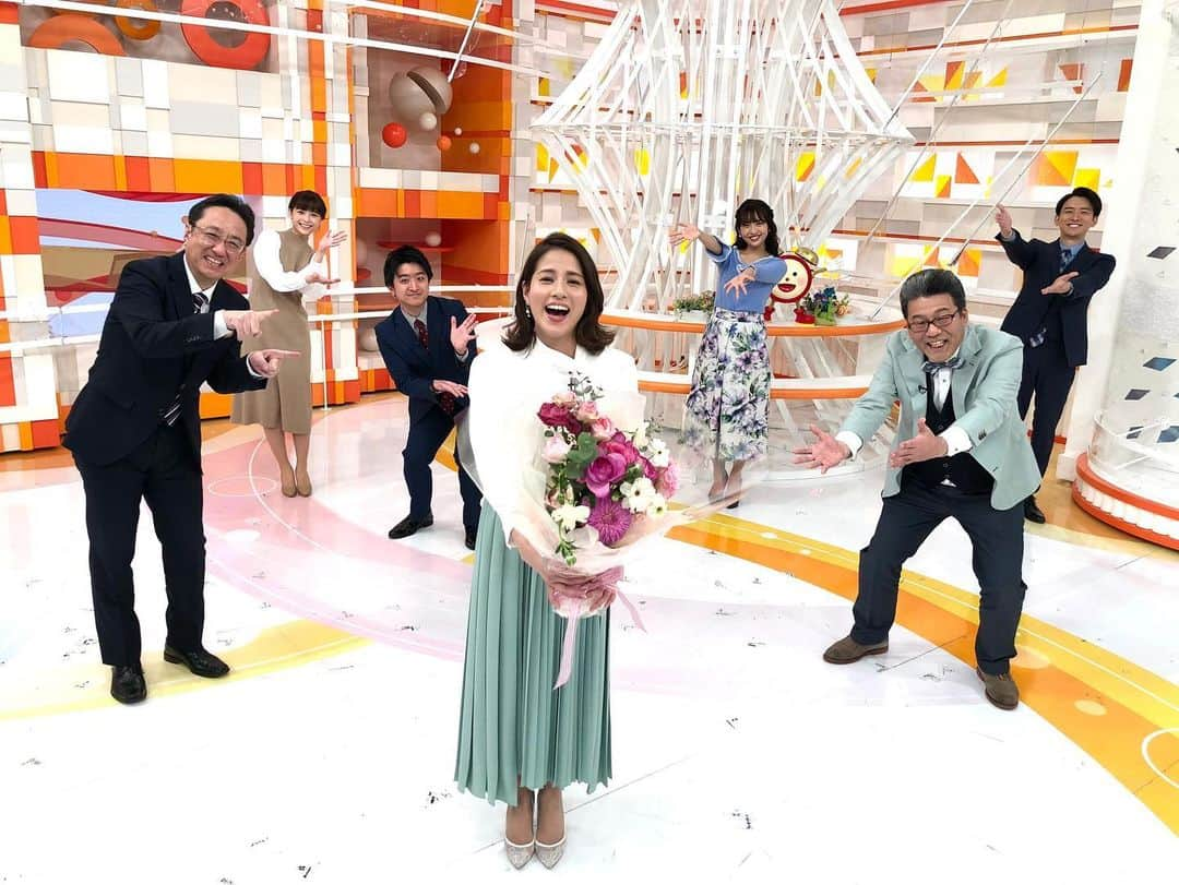 渡邊渚さんのインスタグラム写真 - (渡邊渚Instagram)「永島さん、ご結婚おめでとうございます✨ 心なしか今日の永島さんはいつもよりキラキラオーラが出ていたように見えました😊 素敵な報告の日にご一緒できて、私も幸せな気持ちになりました！ 本当におめでとうございます🎉  #永島優美 アナ #ご結婚#おめでとうございます #めざましテレビ」3月4日 17時46分 - watanabenagisa_