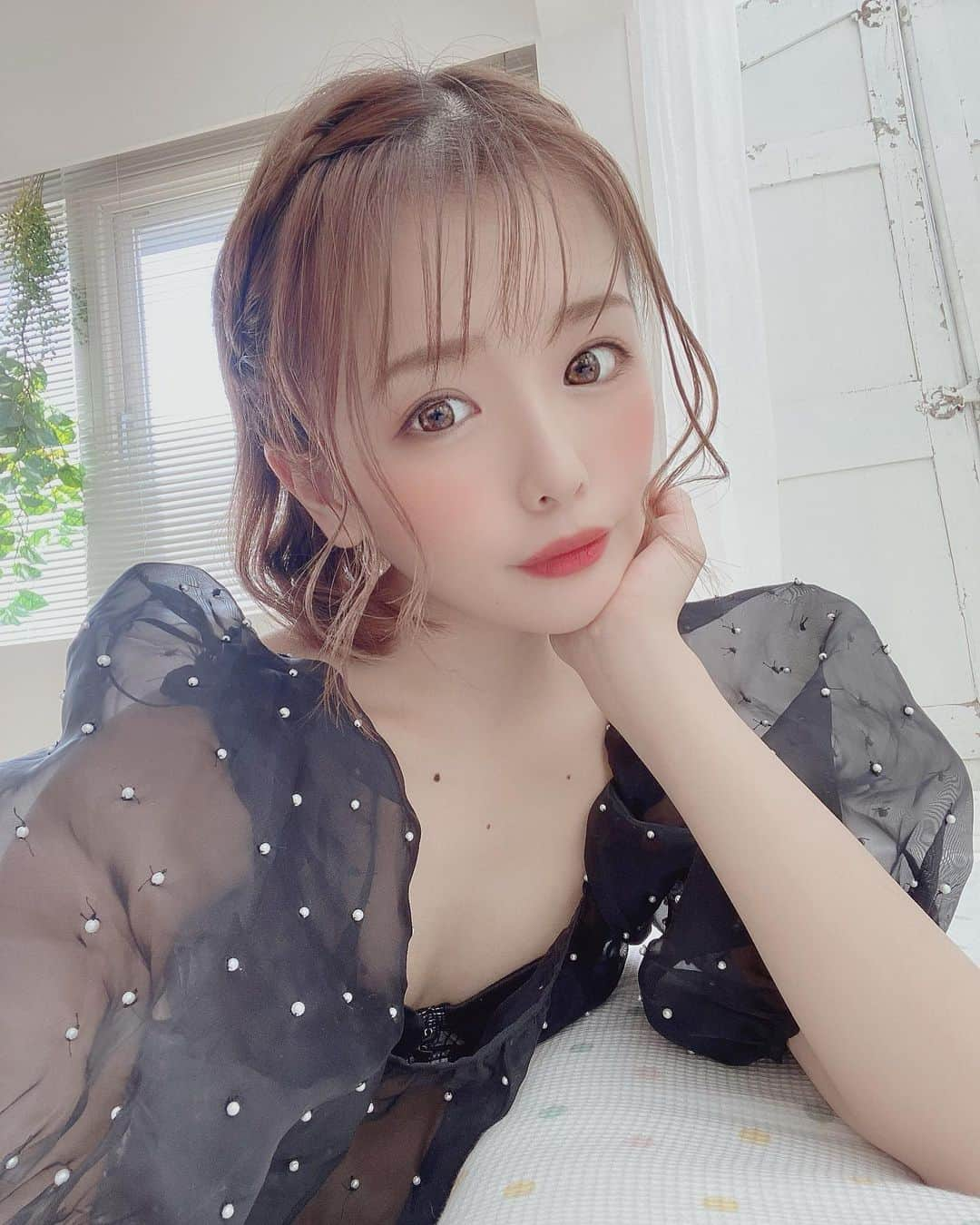 永瀬ゆいのインスタグラム：「服も前髪もシースルーやで🥳 #スケスケ」