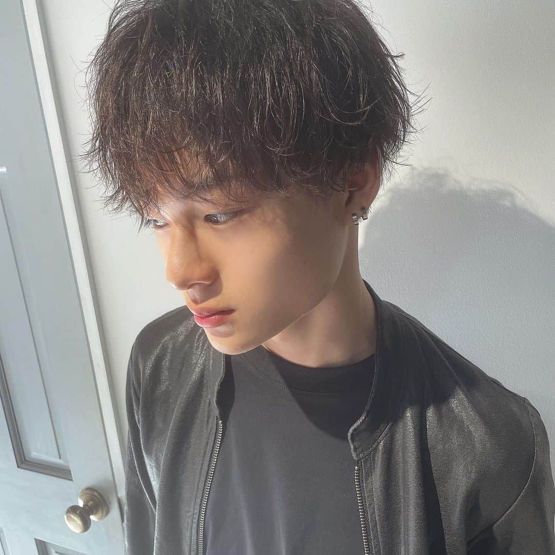永塚兼慎さんのインスタグラム写真 - (永塚兼慎Instagram)「髪の毛ばちばちのやつ！」3月4日 17時53分 - kenshin_eizuka