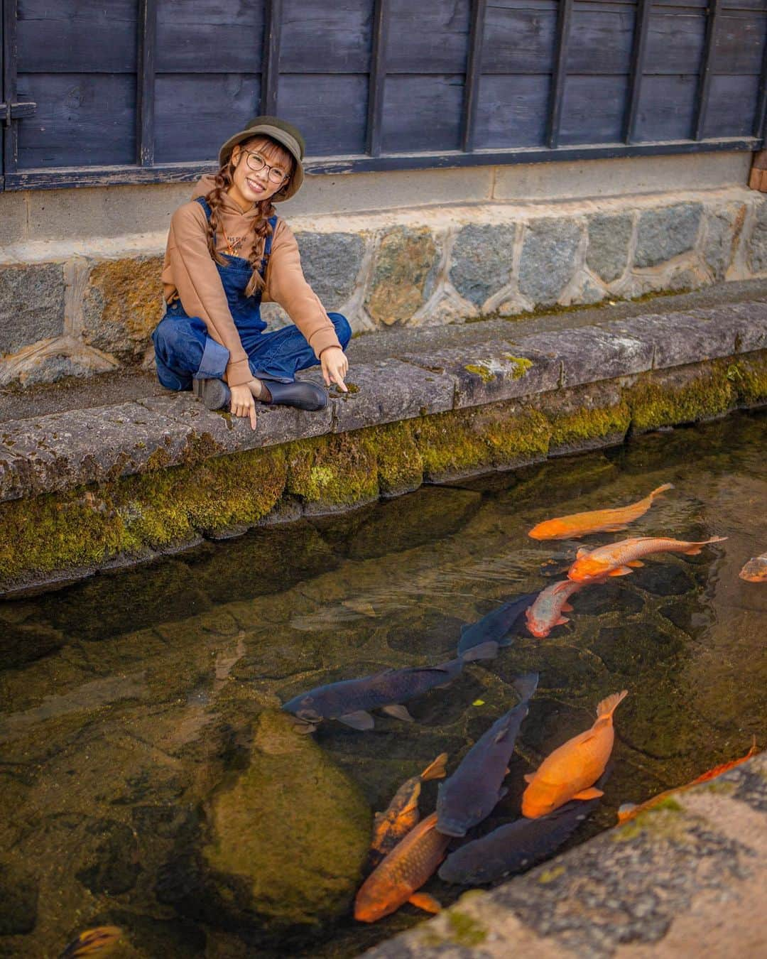 さんのインスタグラム写真 - (Instagram)「【Central Japan Virtual Tour #2】  Using the JR Takayama-Hokuriku Area Tourist Pass, today we are exploring Gifu prefecture ! Hida Furukawa is quite a hidden treasure and how serene and authentic it is! Don’t miss the famous scenery - koi fishes swimming in through the mini river that runs through the old town!  The second photo features Shinhotaka Ropeway and an excited equator being up the mountain peak, taken exactly 3 years ago! The area has been renewed recently, so I’ve included the latest photo on the last slide.  Look at how much snow there is in March! I wasn’t very used to winter scene back then and was beyond excited to see the beautiful alps for the first time.  Next up we will be exploring another super famous spot of Gifu prefecture, any guess where it could be?  #CheesieinCentralJapan #Hidafurukawa #Shinhotakaropeway #centraljapan #touristpass」3月4日 18時45分 - cheeserland