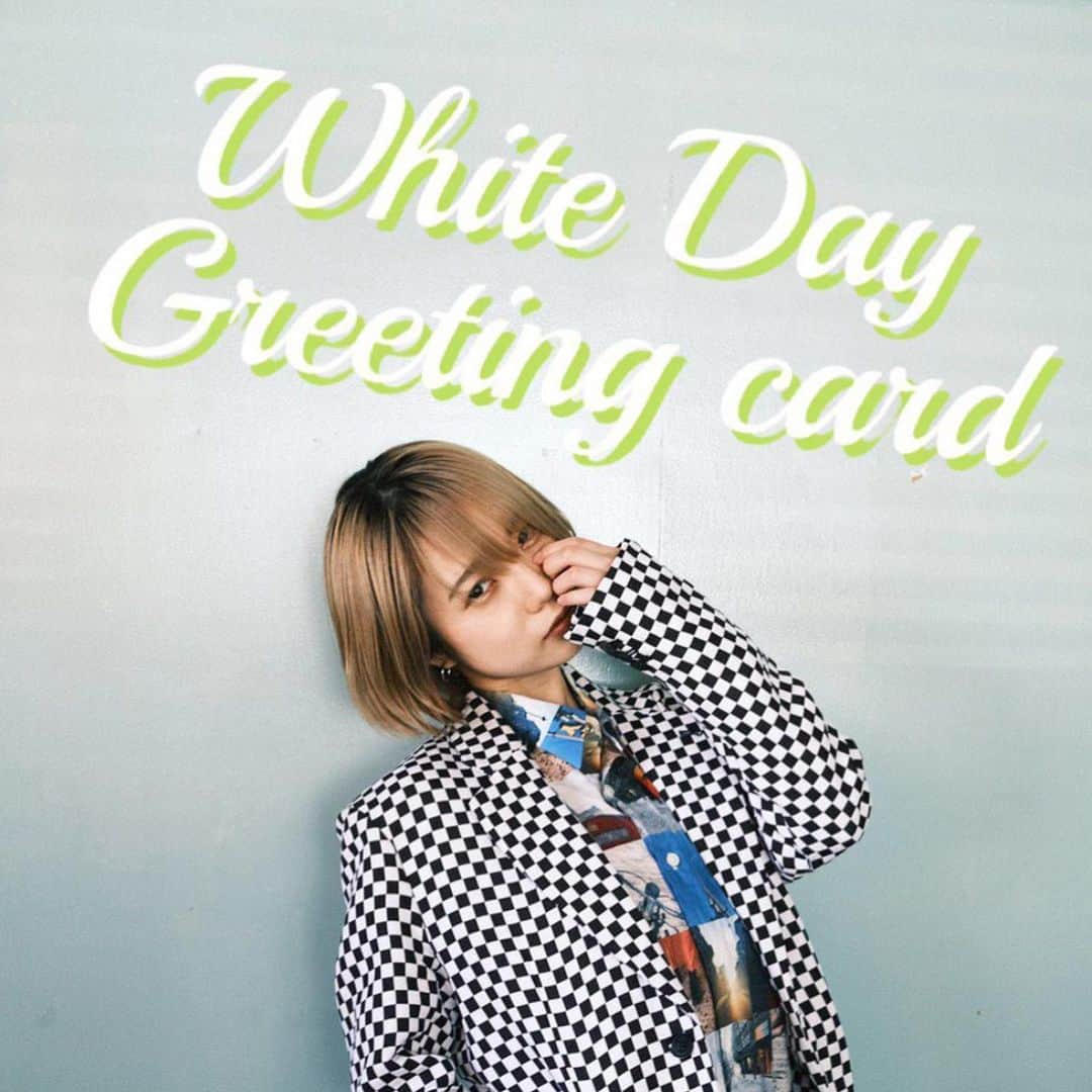 戸田真琴さんのインスタグラム写真 - (戸田真琴Instagram)「🌹White Day Greeting card🌹  グリーティングカードシリーズ第5弾は、男装Ver."真琴くん"からのホワイトデーカードです。  おしゃれな金髪Boyの真琴くんを、アメリカンな街や部屋の中で撮影してもらいました。 男の子だったらこんなファッションがしたいな…という気持ちを詰め込んで愛をこめて制作したので🌹、老若男女どなたでも関係なく、真琴くんからの愛のメッセージとカードを受け取って欲しいです！  真琴くんからのカード（写真が最高）にサインを入れて、音声入りチェキ、真琴くんの花占い（当たりつき）をセットで封筒に入れてお届けします。  期間限定の受付なので、お早めにお申し込みお願いします🙇‍♂️ お申し込みは、プロフィールのリンク「Makolin the shop」からお願いします！  ※こちらの投稿の画像はサンプルで、実際には別のお写真で届きます◎」3月4日 18時54分 - toda_makoto
