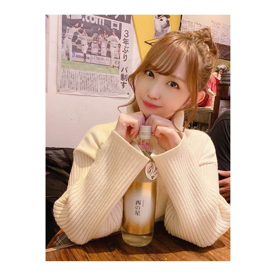 新木さくらさんのインスタグラム写真 - (新木さくらInstagram)「﻿ 今日紹介するお店は﻿ ﻿ ﻿ ﻿ 【　#六本松ごえん　】﻿ ﻿ ﻿ 【六本松駅より5分】大きな提灯が目印の【六本松ごえん】１階は最大26名様までご利用いただける掘りごたつ席、カウンター席をご用意。２階席にも最大26名様までの掘りごたつ席や24名様までのお座敷をご準備しており、大人数での宴会にぴったりです！﻿ 長浜市場直送【ごえん盛】旬の鮮魚３種と珍味が２品！不動の人気No１【はんみ】『ごえんのスーパースター』！ひな鳥の半身を丸ごとから揚げに！魔法の粉でヤミツキです♪﻿ ﻿ ﻿ 取材し終わって、本当に美味しくて気に入ったので後日、メンバーでも行ったお店！！早くここ紹介したかった〜！！！めちゃくちゃおすすめです！！﻿ ﻿ ﻿ ﻿ ﻿ ・はんみ　¥800﻿ ひな鶏の半分の身を丸ごと唐揚げに！！ももとムネと手羽がこれで一気に食べれます！！！めちゃくちゃ大きくてびっくり！！そして魔法の粉というものがあってそれをかけて食べるとまた美味しさが増す！！大人も子供も好きな味☺️パリパリカリカリやし中はジューシー✨﻿ ﻿ ﻿ ﻿ ・ごえんサラダ ¥580﻿ 自家製ポテトサラダ入り！またこのサラダがほんっとに美味しい！！色々種類はありますがおすすめがこの、ごえんサラダ🥗海苔とかつお節のアクセントも良くてそして自家製ポテトサラダも味がしっかりあってヘルシーなのに食べた感あって美味しいです！﻿ ﻿ ﻿ ・ハムカツチーズ　¥480﻿ これめっっちゃすき！！もうほんっとに！頼んでよかった！て思える以上に最高に美味しかった！絶対頼んでください🥺サクサクな上、中にはハムとチーズが😍まじですきでした、、﻿ ﻿ ﻿ ・餃子　¥580﻿ ネギと焼とチーズがあって頼んだのはネギ！餃子がネギで隠れるくらいたっぷり！！ネギ好きにはたまらないのではないでしょうか😍﻿ ﻿ ﻿ ・チヂミ　¥580﻿ ニラ、チーズ、豚、海鮮、キムチ、沢山の種類の中から大人気のチーズをチョイス！女の子が絶対に大好きな味でチーズたっぷりなのに重くなくチヂミのタレつけなくてもしっかり美味しいです(^^)﻿ ﻿ ﻿ ﻿ 紹介してるのは #西の星 💓西の星以外にも ボトルリレーしてますので、他の店舗のボトルリレーもよろしくお願いします！飲み方はハイボールで飲むのがおすすめ！！﻿ ﻿ ﻿ ﻿ 場所：福岡市中央区六本松2-5-9﻿ 電話：050-5594-8171﻿ 営業時間：17:00〜翌 1:00(L.O 0:00)﻿ 定休日：年中無休﻿ ﻿ 新型コロナウイルス感染拡大防止と、お客様、従業員の安全を第一に考え、下記期間営業時間を変更致します。﻿ ﻿ 2021年3月1日(月)～2021年3月7日(日)﻿ 【営業時間】﻿ イートイン　16 :00～21:00 （最終入店、お食事L.O.20:00 ドリンクL.O.20:30）﻿ デリバリー　16:00～23:00﻿ 【新型コロナウイルス感染拡大防止の為 】﻿ 全席アルコールの設置﻿ 30分間に一度の換気、ドアノブ消毒﻿ お客様退店時のテーブル、メニューの消毒クルーの体調管理を徹底しております！﻿ ﻿ ﻿ ﻿ ﻿ #ちこリレー #いいちこボトルリレー #美食探訪 #新木さくら #いいちこ #iichiko #下町のナポレオン#深薫 #日田全麹 #西の星 #麦焼酎 #ソワニエ #三和酒類 #ご飯 #美味しい料理 #いいちこ女子 #シティ情報ふくおか #はんみ」3月4日 19時15分 - araki_sakura14