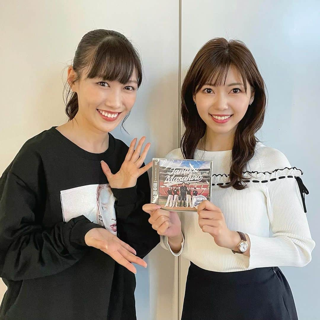 川又智菜美のインスタグラム：「この間の日曜日、﻿ 私も日テレにいるよと連絡したら﻿ 高城れにちゃんがシューイチの放送終わりに﻿ 会いに来てくれました😭💜﻿ ﻿ しかも…ニューアルバム「田中将大」まで﻿ いただいちゃいました🙏✨﻿ れに、ありがとう☺️﻿ ﻿ コロナの状況もありなかなか﻿ 会えていなかったので会えて嬉しかったです😍﻿ はやくまた会いたい💜💜﻿」