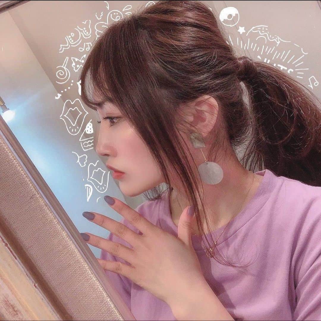 餃子のりさちゃんのインスタグラム：「正面より横顔のほうが可愛いねって よく言われるから まつげの角度と二重顎には気を使ってます🦥」