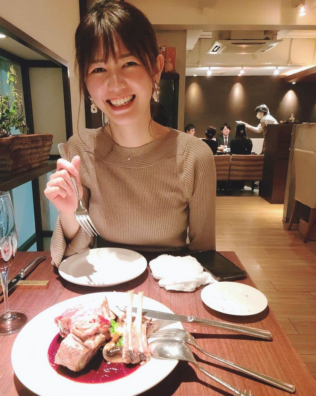 IKUMIさんのインスタグラム写真 - (IKUMIInstagram)「🍽  美味しくってめっちゃ笑顔🥳  羊ちゃん🐏とジビエパテ🐗  羊肉は唯一苦手な料理といっても過言ではないくらい 昔苦手だったんだけど、、 ここのこれ食べてる克服した🐏❤️  ジビエ料理いろいろ挑戦してみたいな🙆‍♀️💕  #大阪グルメ #kamekichi #梅田グルメ　#谷町グルメ　#難波　#梅田　#大阪　#食べてる時が一番幸せ #フリーモデル　#関西フリーモデル#モデル　#model #韓国服　#koreanfasion #ラム肉　#笑顔　#小顔　#食べログ高評価 #食べログ3点5以上 #食べログ　#大食い #美脚モデル　#モデル体型　#彼氏目線　#デート　#大阪ディナー　#プチプラコーデ #プチプラファッション　#インフルエンサー　#インスタグラマー」3月4日 19時39分 - miiiino3o