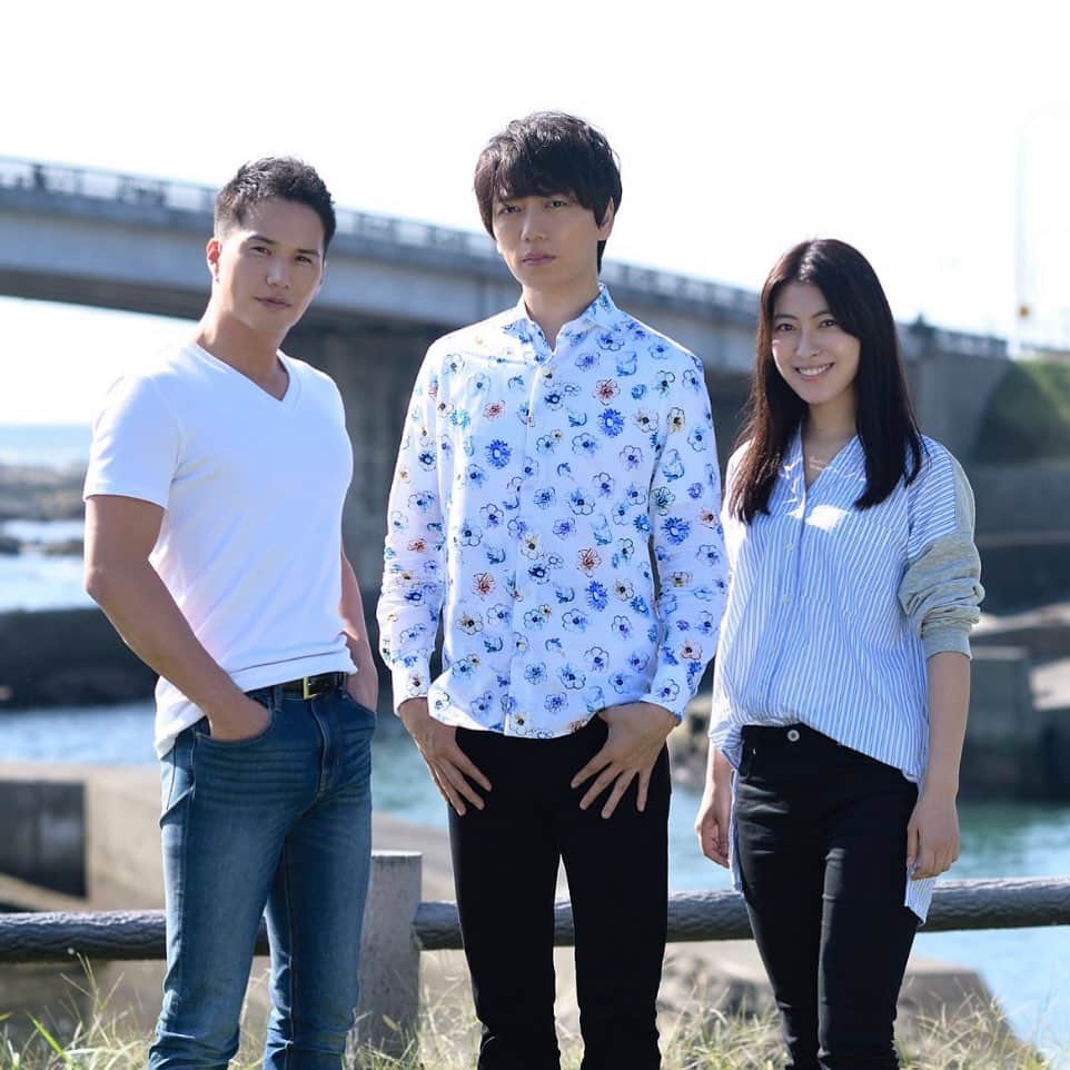 瀧本美織のインスタグラム：「😱‼️ 本日解禁されました。 ドラマ「殴り愛、炎」🔥 言いたいことが溢れ過ぎて自分の中で渋滞していますが、鈴木おさむさん節炸裂のクレイジーでスペシャルな作品です！突っ込みつつ、楽しんでいただければ嬉しいです😊  前編4/2(金)、 後編4/9(金)夜11時15分～ 2週連続放送(※一部地域を除く)   #ドラマ  #テレビ朝日  #殴り愛炎   #鈴木おさむ さん  #山崎育三郎 さん  #市原隼人 さん」