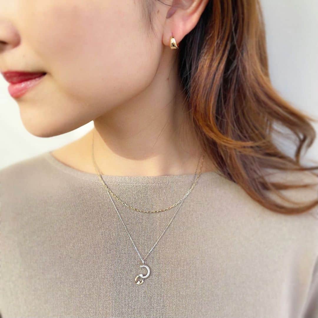 starjewelry_pressさんのインスタグラム写真 - (starjewelry_pressInstagram)「【 DIAMOND ECLIPSE 】 中央のサークルが回転するユニークな仕掛けで、太陽や月の満ち欠けを表現した"ECLIPSE"シリーズ。  新作はダイヤモンドを散りばめた贅沢なデザインに希少なプラチナ×ゴールドのコンビネーションがポイントです。  #starjewelry #スタージュエリー #necklace #ネックレス #ECLIPSE #moon #春コーデ  #jewelry」3月4日 20時05分 - starjewelry_press