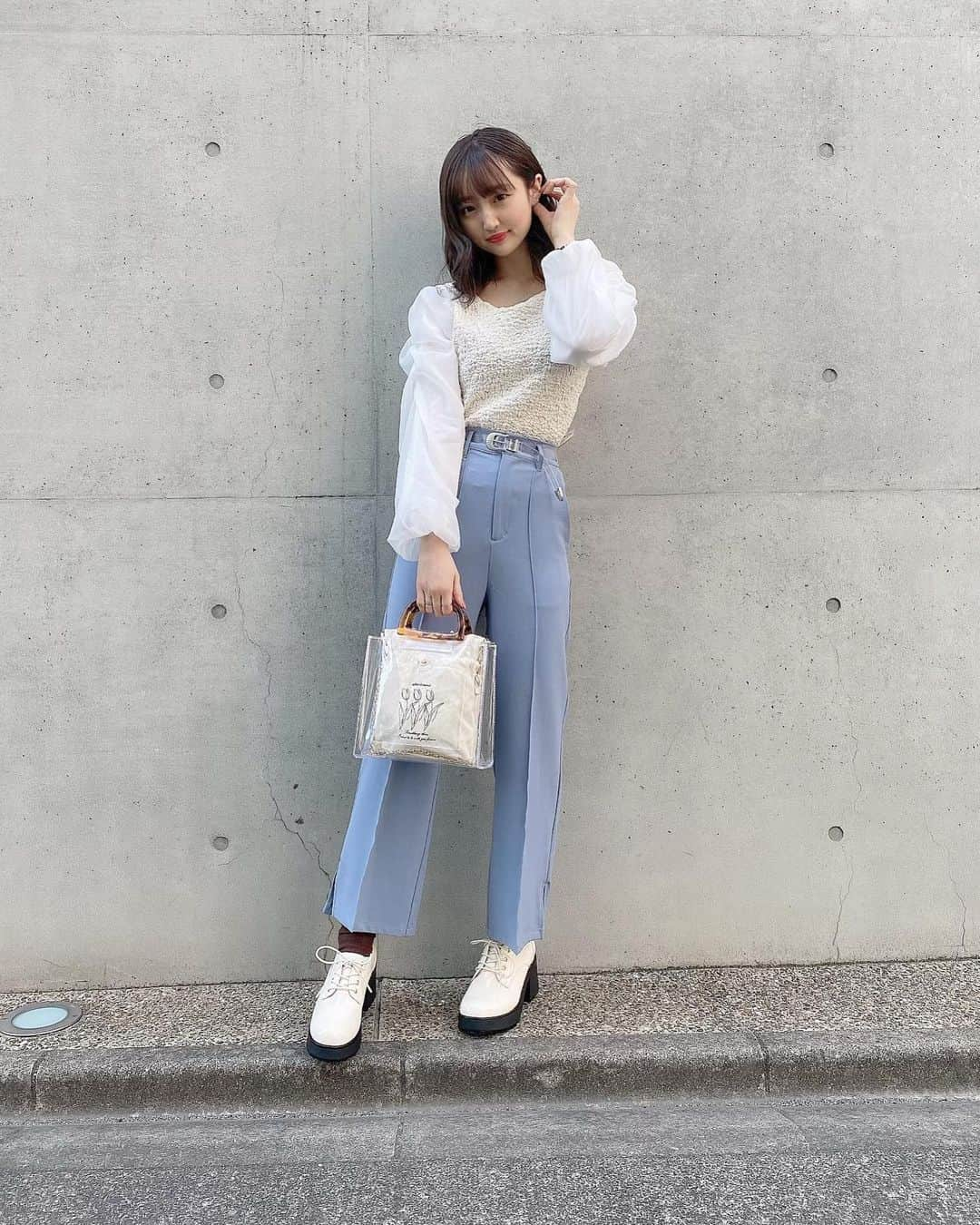 星野麻里愛さんのインスタグラム写真 - (星野麻里愛Instagram)「❤︎wego staff style❤︎  tops...¥2999 bottom...¥3999 bag...¥3300  詳しくは、プロフィールのURLをみてね！  #wego#wegoコーデ#ウィゴー #うぃごー#ウィゴーコーデ#ワイドデニム#シュシュ  #スウェット #ショート丈トップス #ショート丈 #デニムパンツ#全身コーデ #春コーデ#春服#モテコーデサロモ#サロンモデル名古屋#サロモ名古屋#ミディアムヘア#fashion#ottdfashion」3月4日 20時23分 - maria.pink28