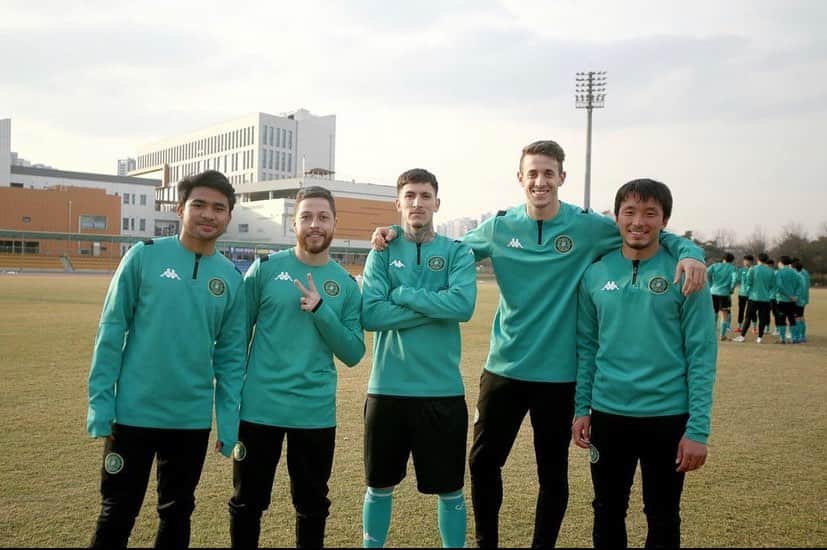 磐瀬剛のインスタグラム：「파이팅⚽️ 頑張ります✌️」