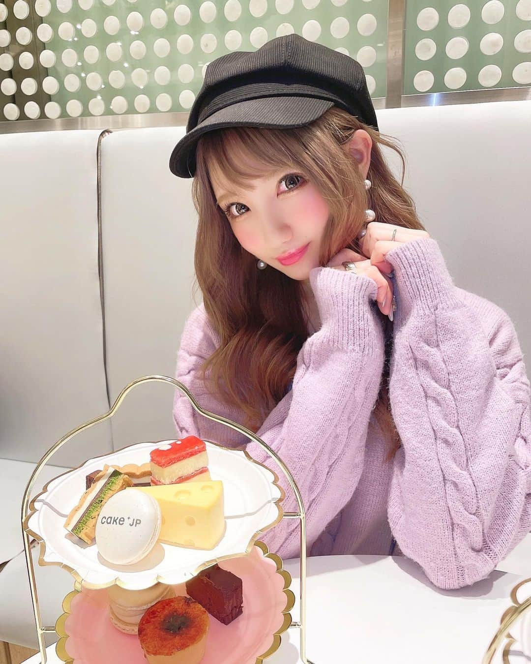 まゆぴちゅーさんのインスタグラム写真 - (まゆぴちゅーInstagram)「🧁 #お取り寄せスイーツ 🧁♡∗︎*ﾟ * * 全国の有名パティスリーのスイーツがお取り寄せ できる大人気の通販サイト🎂 @iiicakejp さんのスイーツ展示会にご招待 いただいて行ってきました( ⸝⸝⸝⁼̴́◡︎⁼̴̀⸝⸝⸝)💗🧡 * 2/27.28限定で、 有楽町マルイ8階にて開催されてたよ\( ˆoˆ )/🍰 * * アフタヌーンティー形式で🫖 有名店のスイーツが少しずつ試食できて、 こんな機会なかなかないから最高すぎた🥺💓 * スイーツ好きにはたまらなく楽しかったし、 ほんとに有名店ばっかだったし何より ほんとーーーーにどれも美味しかった🥲🥲💓💓 * * ぜひスイーツ好きさんにはこちらのお取り寄せサイト を見てみてほしいです🙈💓！！ ▶︎ ▶︎ ▶︎ @iiicakejp  あの有名なメロンケーキ🍈もあるよ🙊♡♡♡ * * * #cakejp #スイーツ #スイーツ通販 #スイーツ好き #有楽町マルイ #アフタヌーンティー #ケーキ #ろまん亭 #RAU #アルノーラエール  #louangetokyo #sincere #macapresso  #チーズケーキ #マカロン #テリーヌショコラ  #甘党女子 #スイーツ巡り #スイーツ好き  #ピンクコーデ #ニットワンピ #女の子コーデ」3月4日 20時34分 - mayu_03pichu