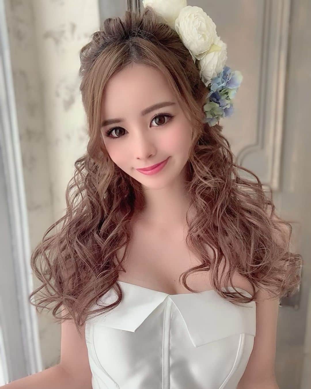 姫奈のインスタグラム：「. . 朝一から終わるまで 楽しくてあっという間の時間でした😌 このドレス可愛いすぎない？🥺🌸 他にも沢山可愛いお洋服を着たので また更新します🎀🎀✨✨ . 二枚目の写真、ドレス可愛く写ってるのに 逆光すぎてつらい🥺 . . #撮影 #ドレス撮影 #ヘアセット」