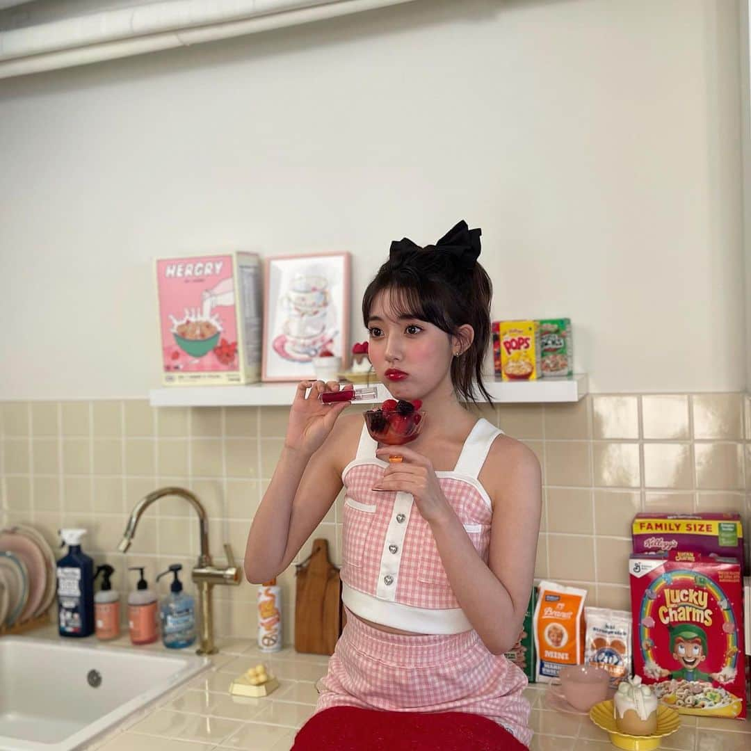 チョン・ダビンさんのインスタグラム写真 - (チョン・ダビンInstagram)「ppibib 🤍🍅🍒💄」3月4日 21時02分 - jungdabiny