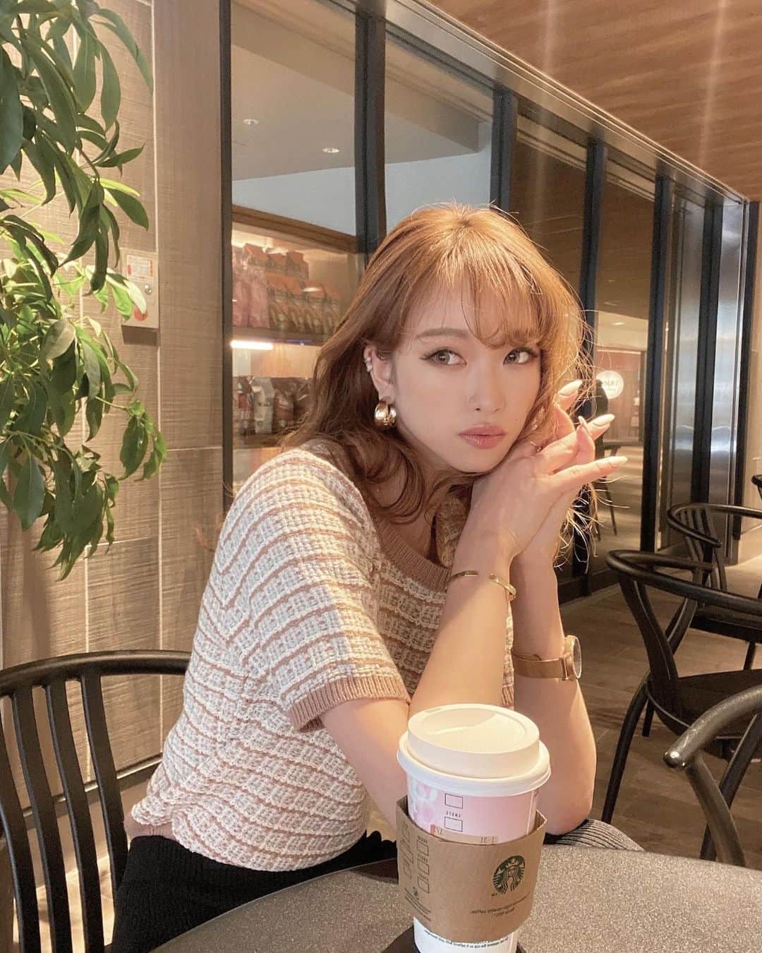 木田絵里香さんのインスタグラム写真 - (木田絵里香Instagram)「. あほ毛がぴょんぴょん👶🏻 . 1日だけ限定で1年以上ぶりの店頭だったけど楽しかった🤍🤍 . このツイードトップス本日より発売☺︎ . #そろそろスタバのprみたいになってきたw #ツイード#コーデ#リゼクシー」3月4日 21時05分 - erika_resexxy