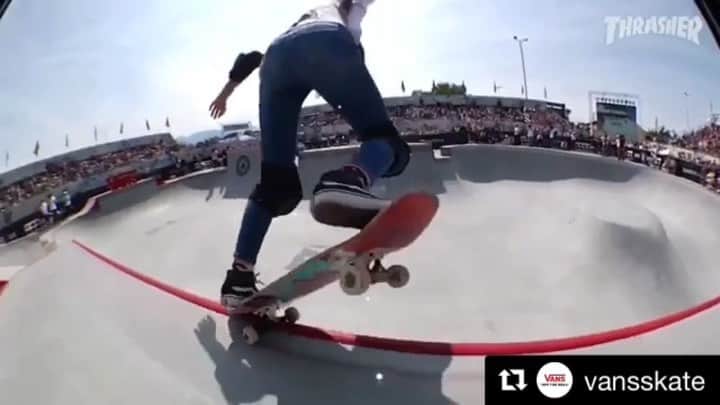 開心那のインスタグラム：「🏁🏁🏁　#skateboardersFirst This is the trick I wanted to make at the VPS Worldchampionships. You can feel all thie things I love about skateboarding through this trick. The unstableness from being just on the front truck on the coping, the sound of grinding, and the satisfaction when you make it. This is one of my favorite tricks to do and I’ve had countless hours of practice to be able to do it. This still is one of the hardest tricks for me to do and I’ve fell face first before trying it and is definitely one the tricks I always want to include in my runs. What’s everyones favorite trick to do?  Share it with us!  #skateboardersFirst @VansSkate @VansSkateApac」
