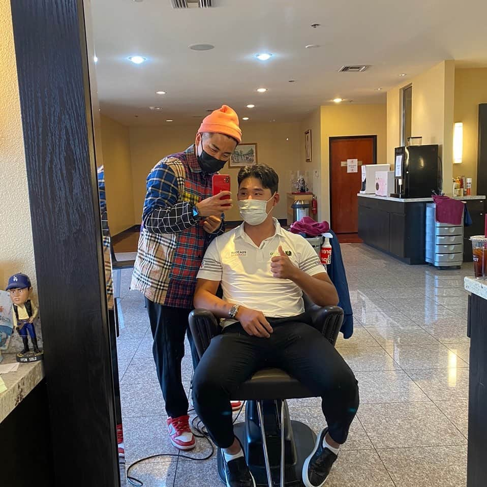 キム・シウさんのインスタグラム写真 - (キム・シウInstagram)「Thx for fresh haircut 🙏👍감사합니다 @brazil_0ppa」2月18日 12時56分 - siwookim_official