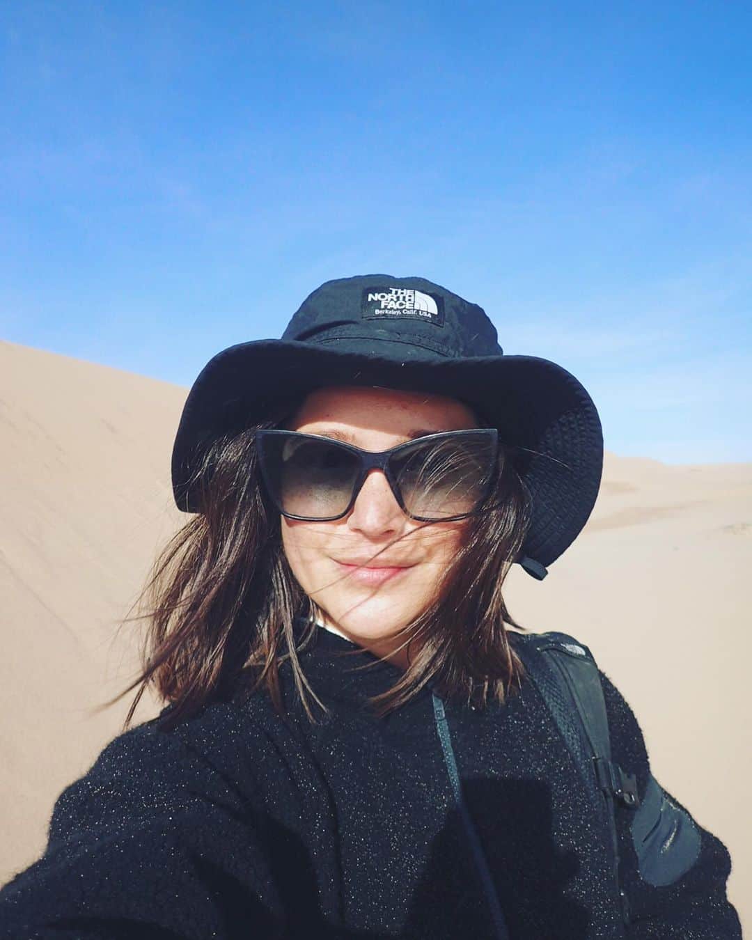 松島エミのインスタグラム：「やっぱり砂漠が好きなんだよね〜🐪 岩ないけどw  #dunes#landscape#砂丘#カリフォルニア#自然 #guadalupesanddunes #西海岸#nature#californialove#California#dunes#guadalupedunes#outdoors #outdoorlife#アウトドア#adventuretime#explorer#desertvibes#砂漠」