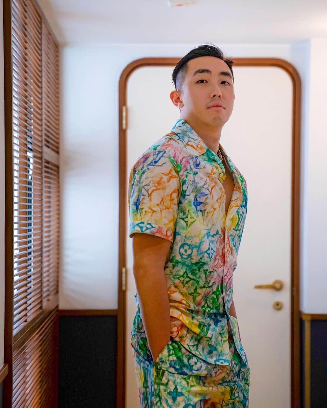 Noel LHYさんのインスタグラム写真 - (Noel LHYInstagram)「| 𝐇𝐨𝐥𝐢𝐝𝐚𝐲 𝐦𝐨𝐝𝐞 𝐢𝐬 𝐨𝐧 𝐠𝐨𝐢𝐧𝐠 ☀️  Outfits : @louisvuitton  Pastel collection  Shirt &Shorts   Hotel : @thefleminghk   📷 @jywoohoo   #LouisVuitton」2月18日 13時00分 - no3l