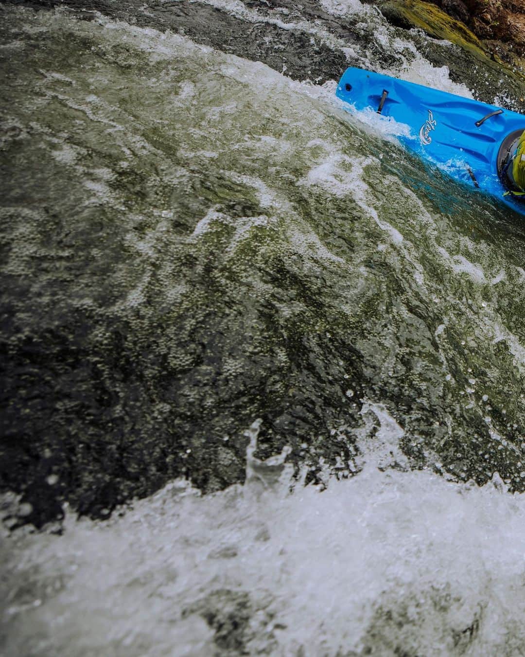 マイケル・ドーソンさんのインスタグラム写真 - (マイケル・ドーソンInstagram)「@oliver_english_ 🦅 —-> For the next frame   Evening session shooting #troutpool #falls on the #kaitunariver   #nzmustdo #nz #river #purenz #kayak #kayaking #okerefalls #whitewater #nzphoto #canonr5」2月18日 13時04分 - mrmikedawson