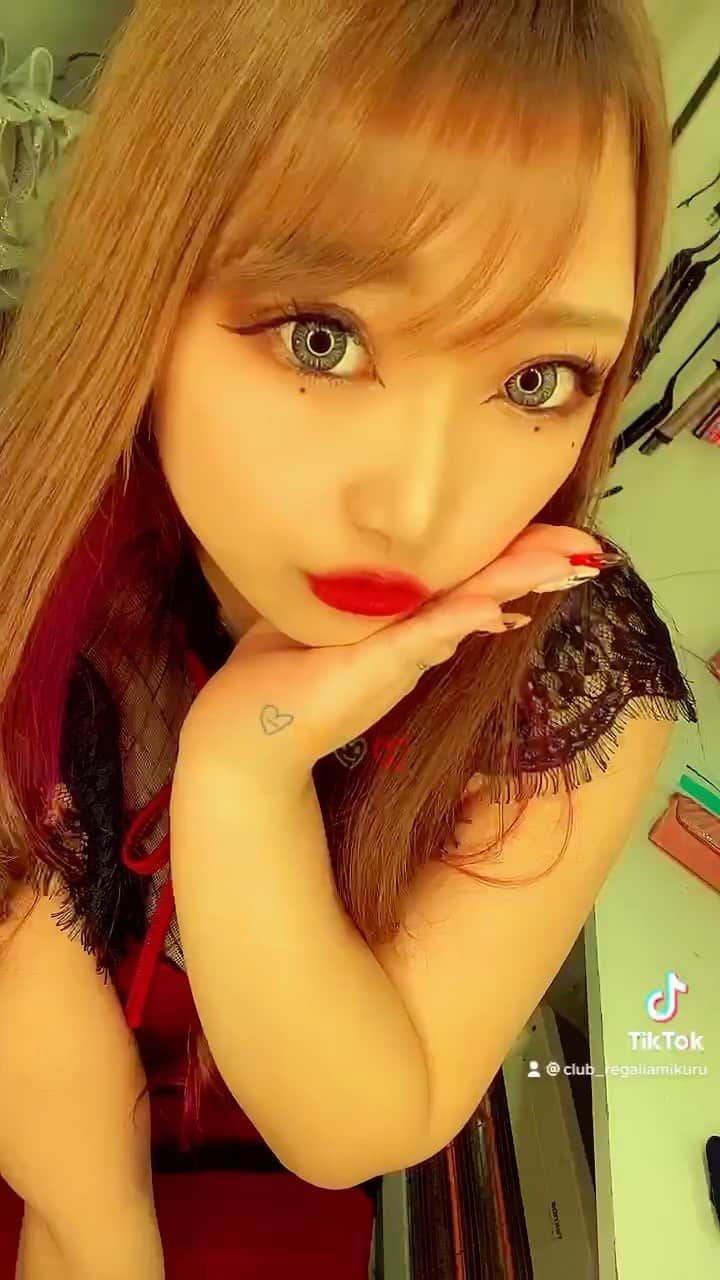 みくるんのインスタグラム：「#tiktok #ティックトック  #ギャル #君津 #千葉県 #キャバ嬢 #キャバクラ  #体入 #ポケパラ #ホスト #コスプレ #風俗 #風俗嬢 #シャンパン #アルマンド #谷間 #fカップ #おっぱいちゃん #ケツスタグラム  #お酒好きな人と繋がりたい #お酒好き女子 #foryou  #いいね返し #いいねした人全員フォローする #いいねした人で気になった人フォロー #フォロー歓迎 #フォロー返します #フォローバック率100  #followforfollowback #follow4like」