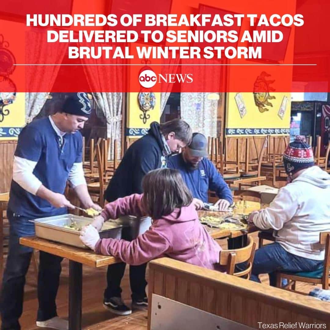 ABC Newsさんのインスタグラム写真 - (ABC NewsInstagram)「A group of volunteers from the nonprofit group Texas Relief Warriors used a donation of 6,000 eggs to cook 700 breakfast tacos and distributed them to hundreds of Houston-area seniors who have been suffering in the cold following this week's winter storm. MORE AT LINK IN BIO.」2月18日 13時16分 - abcnews
