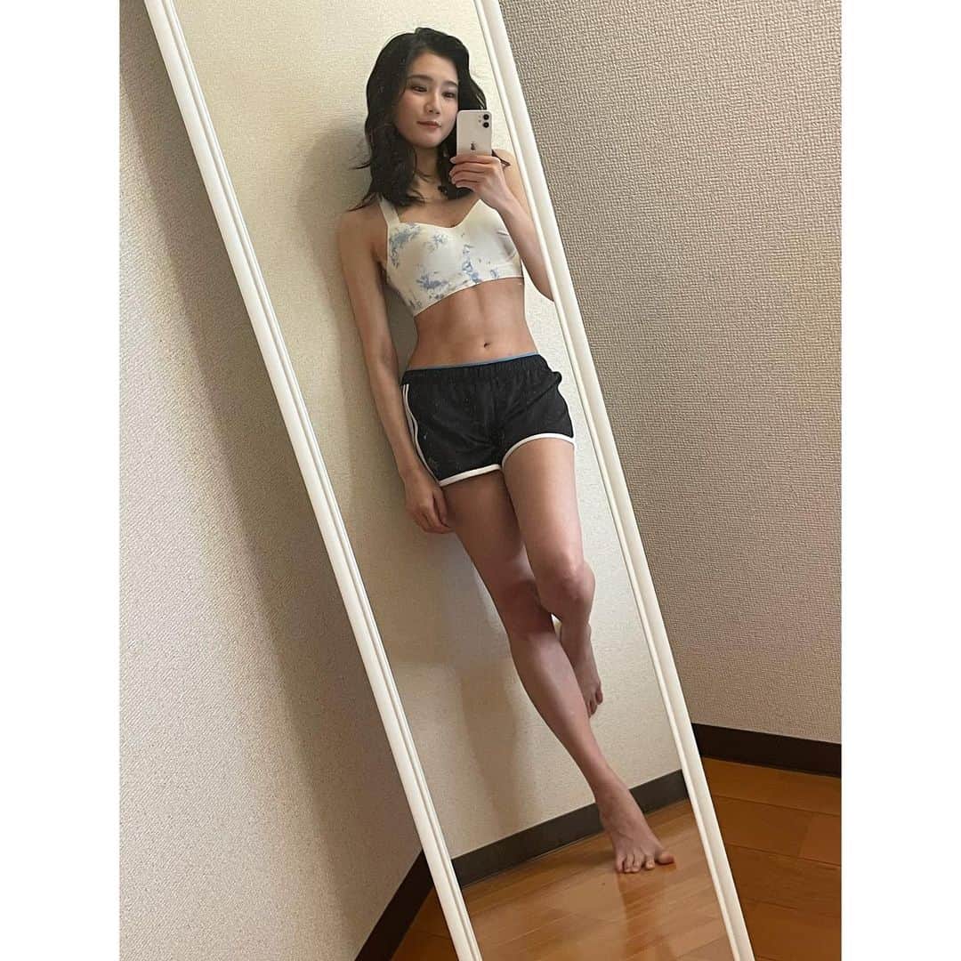 太田理恵のインスタグラム：「はい腹筋」