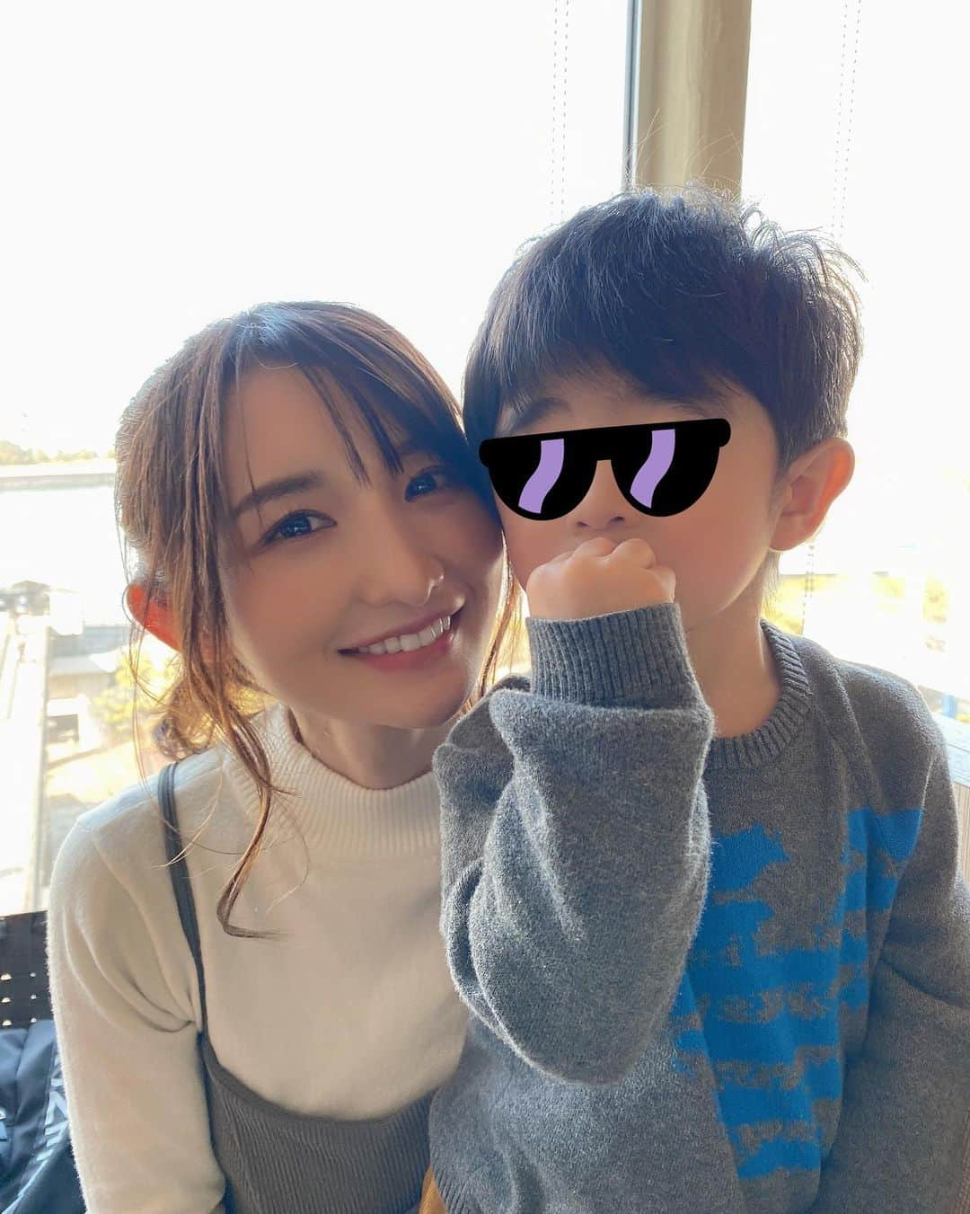 尾崎ナナさんのインスタグラム写真 - (尾崎ナナInstagram)「最近息子は朝起きると、ベッドでゴロゴロしながらチューしていちゃいちゃしてくる😍 小さい彼氏とはこの事か‼️‼️ 可愛すぎかよ🥺💕 #2歳7ヶ月 #2歳7ヶ月男の子」2月18日 13時25分 - nana._.ozaki