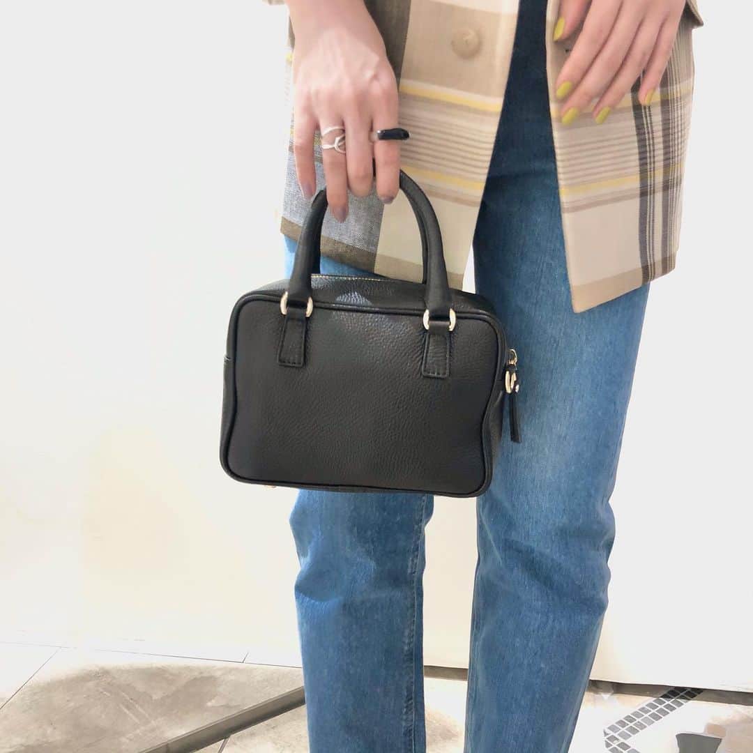 デミルクス ビームス 新宿のインスタグラム：「. 先日の動画でご紹介したbagを使ったstylingです👜✨ . .  #demiluxebeams  #BEAMS #21ss #AURALEE #sergedebleu #gianninotaro #nebulonie #lauralombardi #johnsmedley」