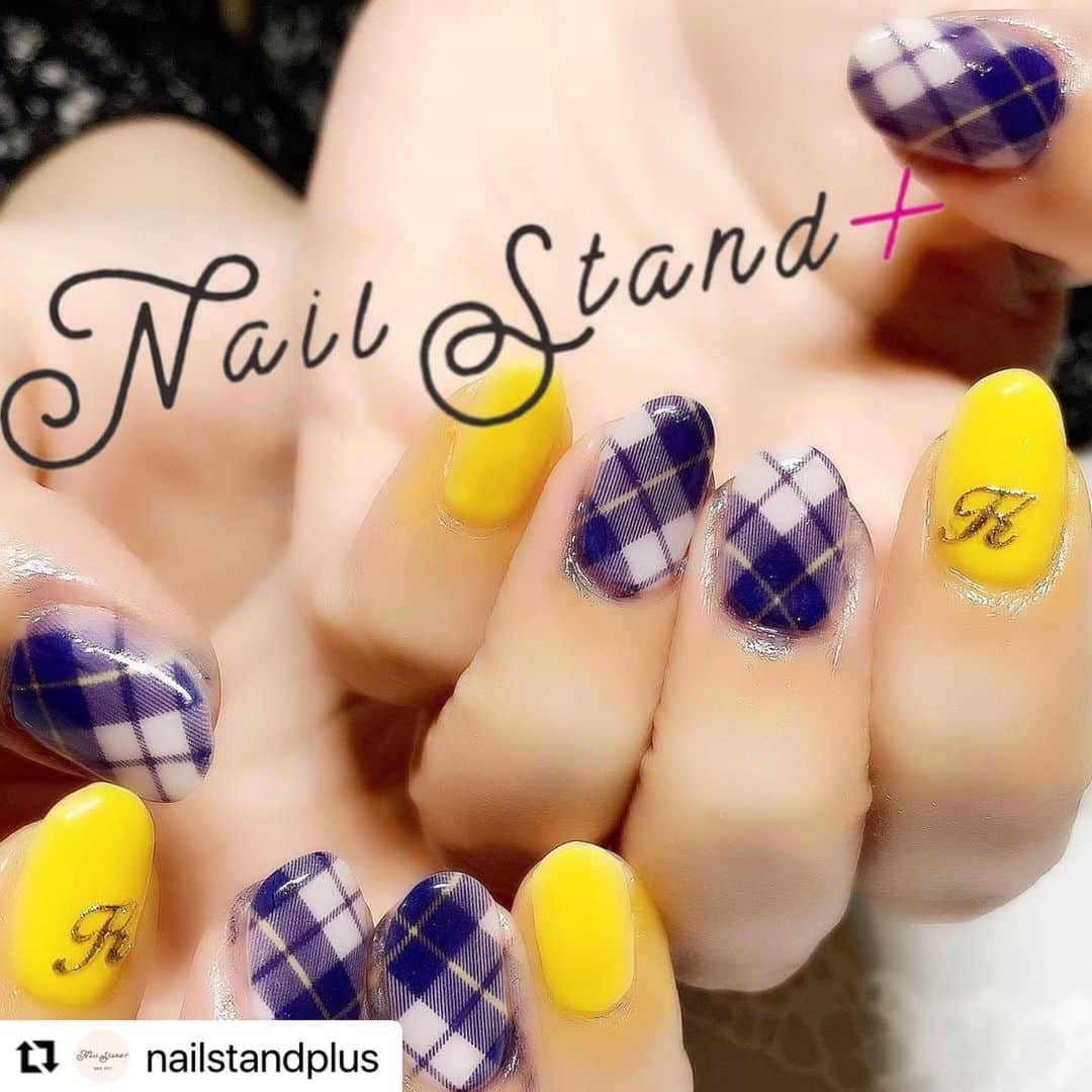 ネイルスタンド　ツメコのインスタグラム：「#Repost @nailstandplus with @make_repost ・・・ こんばんは🌕 本日もご来店誠にありがとうございました🙇‍♀️ . 今年の冬もチェックデザインがかなり 大人気でした🙌💗 可愛いの一言、、、、 プリンターネイルは綺麗にデザインを 描いてくれるので 一本一本の線も綺麗で素敵🙆‍♀️💗 . .  #NailStand＋ #nail #ネイルスタンドプラス #彦根 #ネイルサロン彦根 #彦根ネイルサロン #彦根市 #彦根観光地 #プリンターネイル #デザインネイル #ツメコ #tsumeco #nails #冬ネイル #ジェルネイル #ネイルサロン滋賀 #時短ネイル #大人可愛い #スピーディーネイル #米原ネイルサロン #長浜ネイルサロン  #💅 #ツメコネイル #多賀ネイルサロン #ネイルサロン多賀 #子供同伴ok」