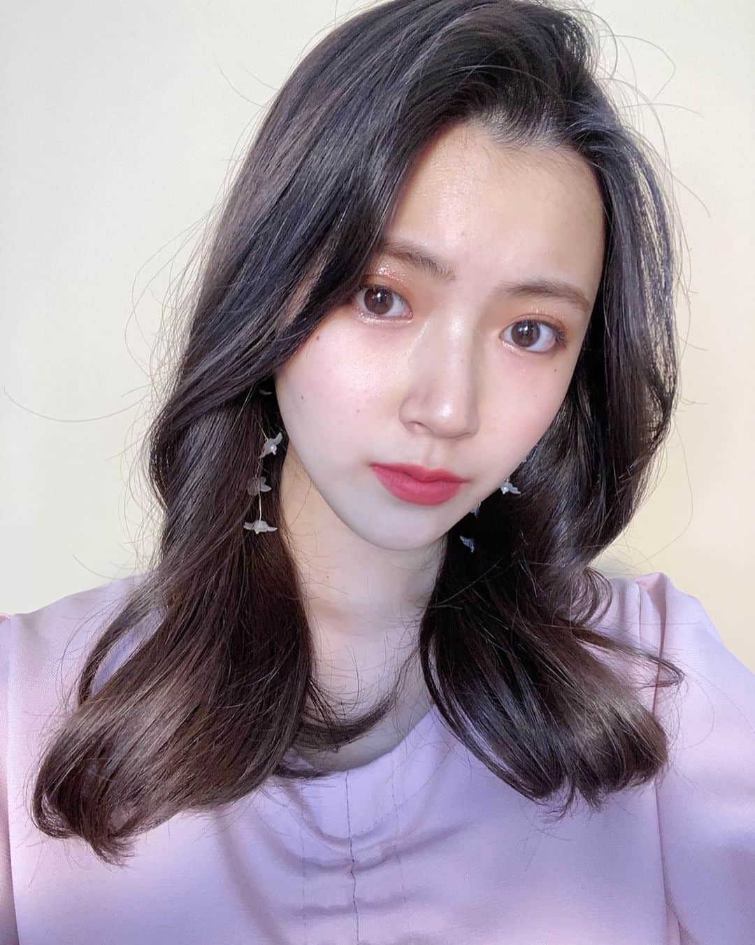 小林花南さんのインスタグラム写真 - (小林花南Instagram)「今月号のニコラで韓国人っぽヘアメイクをしていただきました、、🥺 コツなど色々教えて頂いたので、実践してみようと思います〜」2月18日 13時32分 - 0i_.flower
