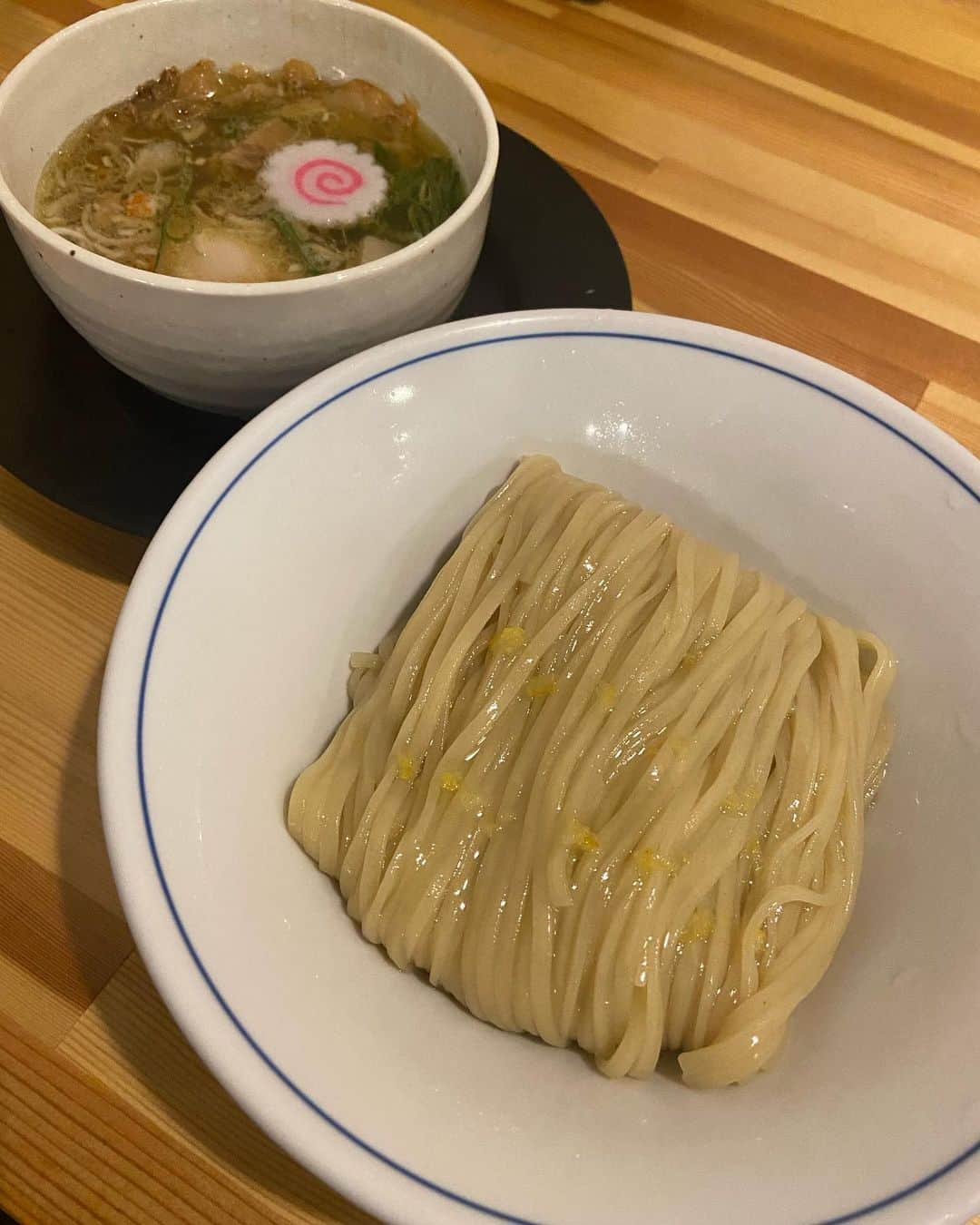 親指ぎゅー太郎のインスタグラム：「. 整体師のベロベロ日記 長瀬にある麺や清流さんの塩つけ麺！！ いやーー！！ やっぱりこちらの麺美味いなぁ！！ つけ汁もうまうまう！！ 凄く好み！！ ほんでここの店主さんはお酒好きなんやろなー！って思う味です！！笑 このつけ麺でハイボールお代わりしてまいました！！ 酒に合うって事はご飯にも合う！！ また行きたい！ #整体師のベロベロ日記 #長瀬 #麺や清流 #つけ麺 #ラーメン #東大阪グルメ #マジで酒に合う #麺ひとすすりに対して #酒一合 #って信頼するグルメブロガーが言うてた」