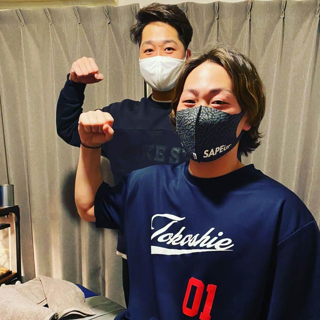 元木博紀のインスタグラム：「昨日は毎日トレーニングしている身体を癒してもらう為にM'sメンテナンスさんに治療して頂きました♪ とても丁寧な治療で、伊藤さんサイコーです😊 訪問型リラクゼーションもやっているので自宅で治療してもらえます‼️ 皆さんも是非是非😎✌️ #M'sメンテナンス #オススメ #ケア  #メンテナンス #皆さん是非是非 #ハンドボール」