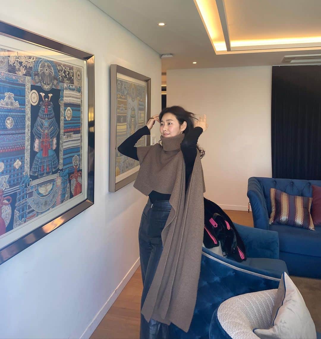 パク・タミのインスタグラム：「- (광고) 오늘도 햇살이 마냥 고맙습니다. 해를 볼 수 있는 낮이 있어서...」
