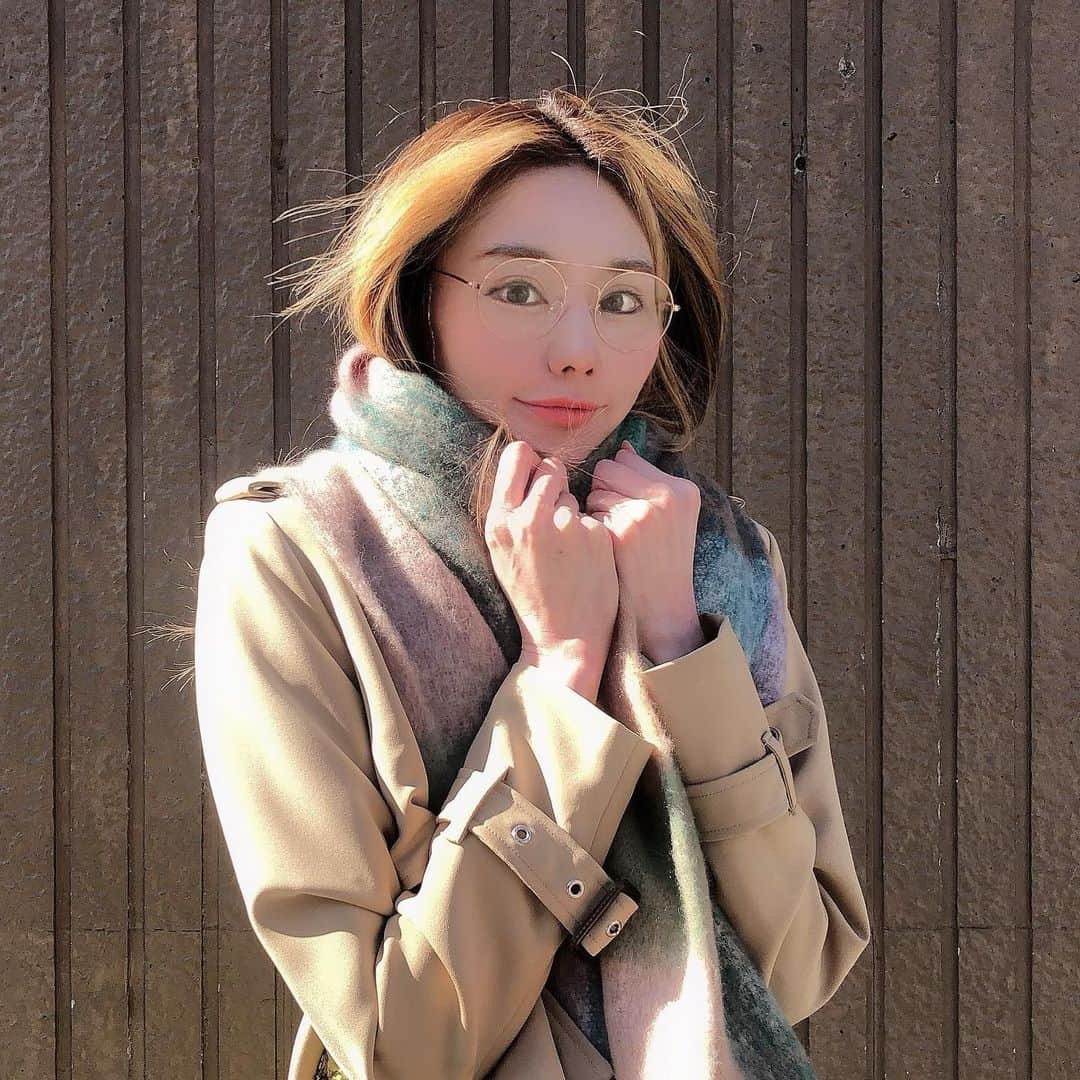 まさき沙耶さんのインスタグラム写真 - (まさき沙耶Instagram)「もう春かなって勘違いしてた。 めっちゃ寒かったな？？？？？？？ さいきん笑った顔ないと言われたので笑ってみた🙂💗 3枚目風すごくてメガネの中まで入ってきてびっくり。 目が開かないなんて🤦‍♀️」2月18日 14時05分 - saya_masaki