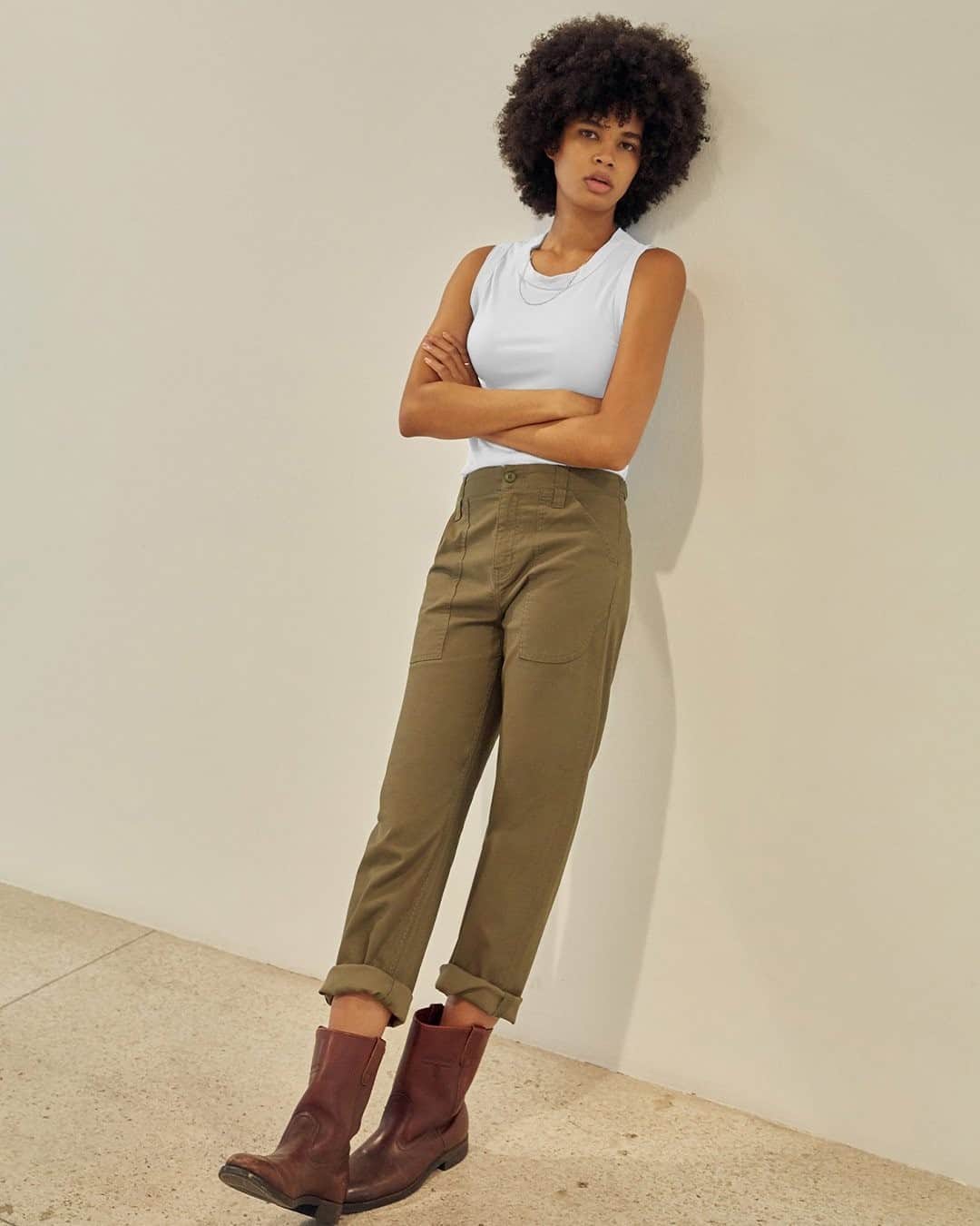 カレントエリオットのインスタグラム：「the mechanic millie trouser is ready for anything you may (or may not) have going on this season thanks to it’s ultra-flattering relaxed silhouette, slightly wide leg and high waist / discover at the link in our bio」