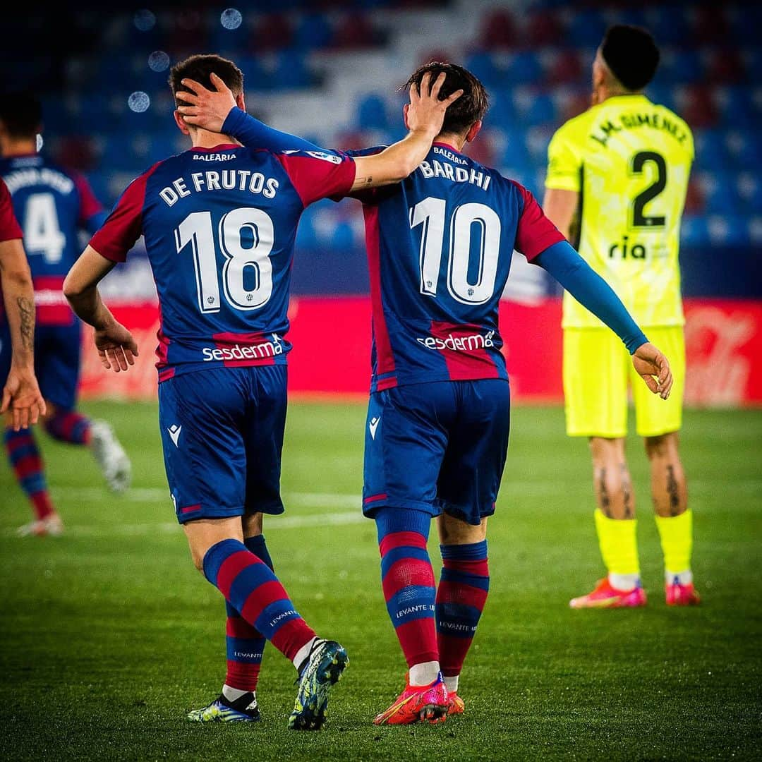 レバンテUDさんのインスタグラム写真 - (レバンテUDInstagram)「Una ➕ de @jorge_defrutoss 🥇  Máximo asistente de @laliga 7️⃣  #OrgullGranota #MachoLevante #LevanteUD #LaLiga #LaLigaSantander #LUDInside #EnPeligroDeExpansión #football #LevanteAtleti 🔵🔴」2月18日 5時21分 - levanteud